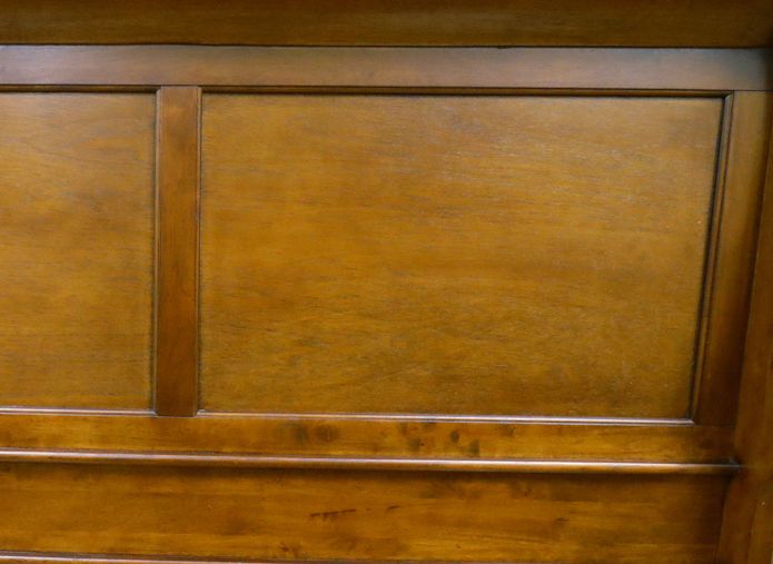 Louis Philippe Style Cherry Queen Sleigh Bed in Cherry Finish