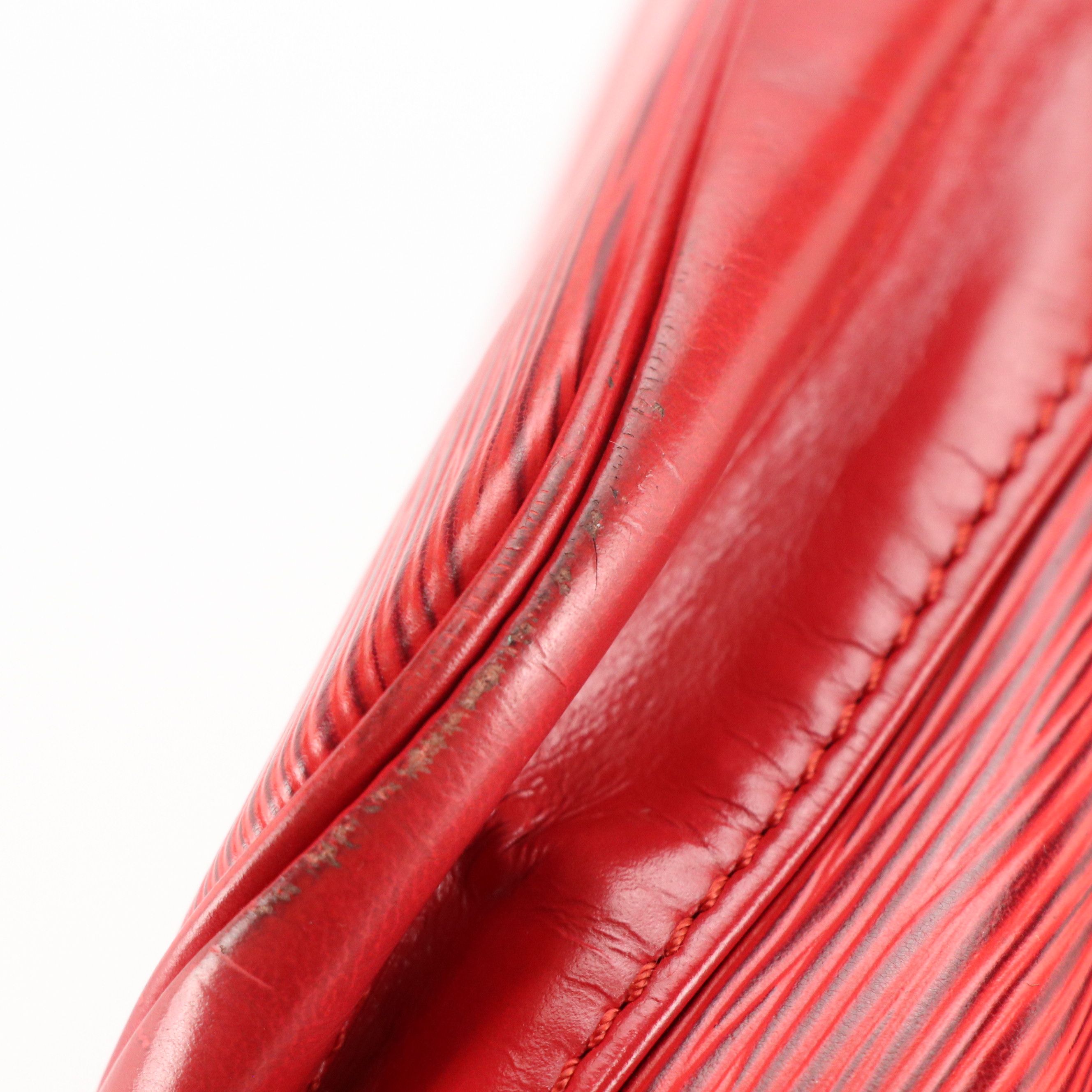 Louis Vuitton Noé Drawstring Shoulder Bag in Castilian Red Epi/Smooth Leather