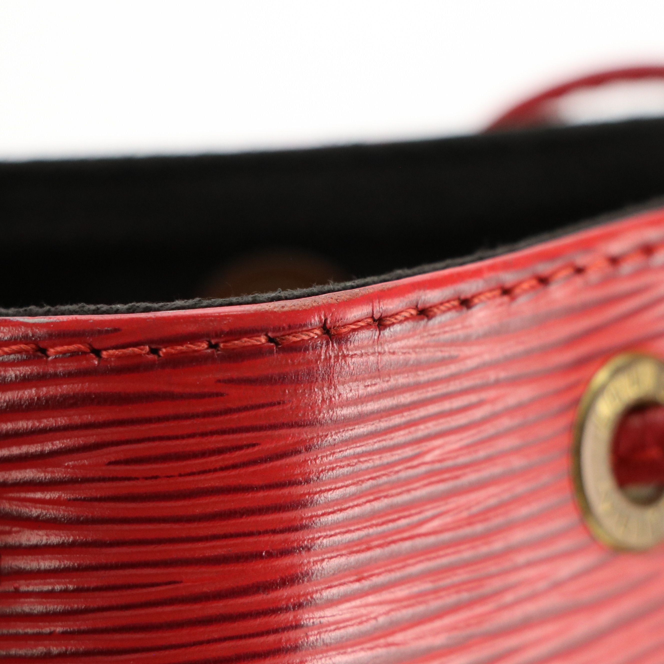 Louis Vuitton Noé Drawstring Shoulder Bag in Castilian Red Epi/Smooth Leather