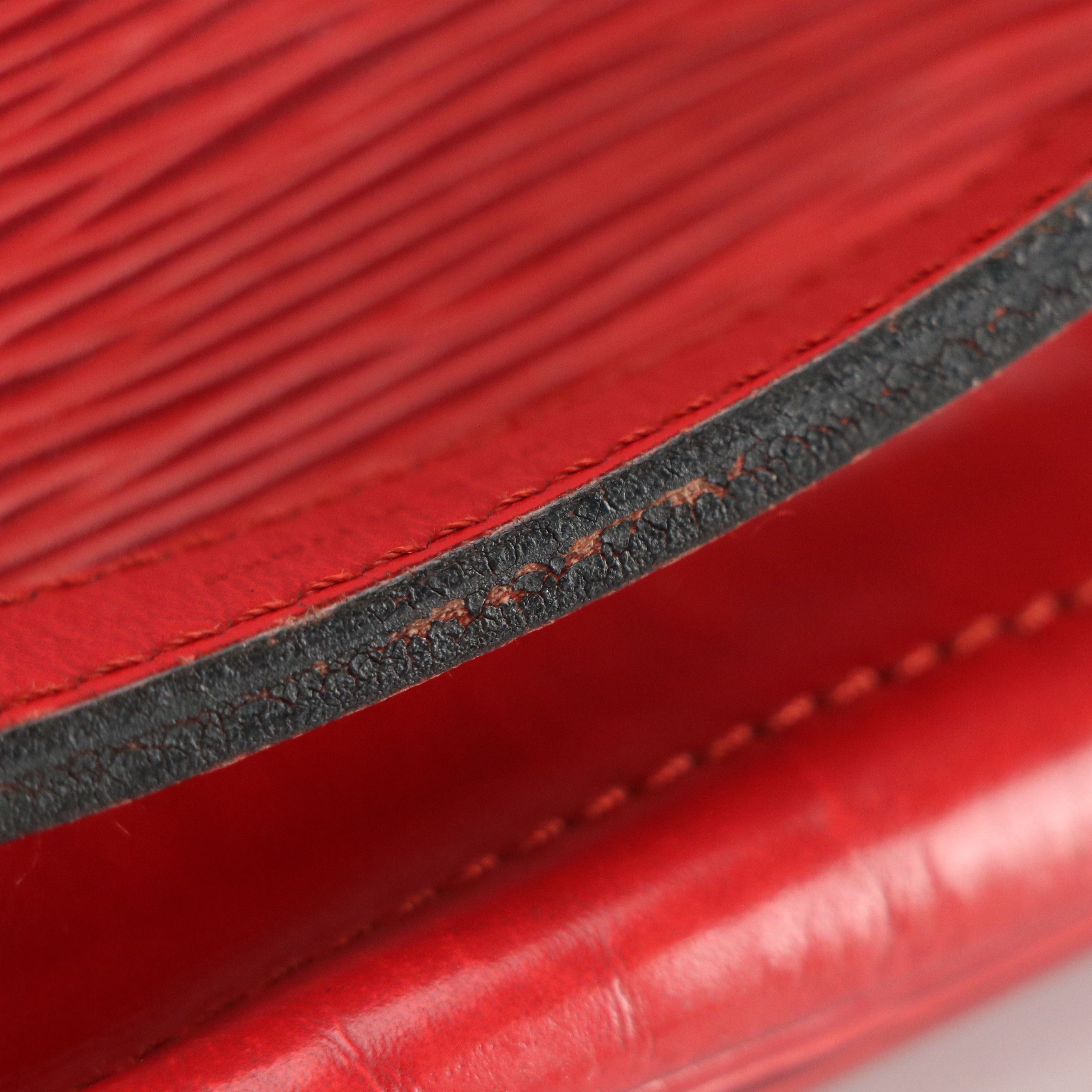 Louis Vuitton Noé Drawstring Shoulder Bag in Castilian Red Epi/Smooth Leather