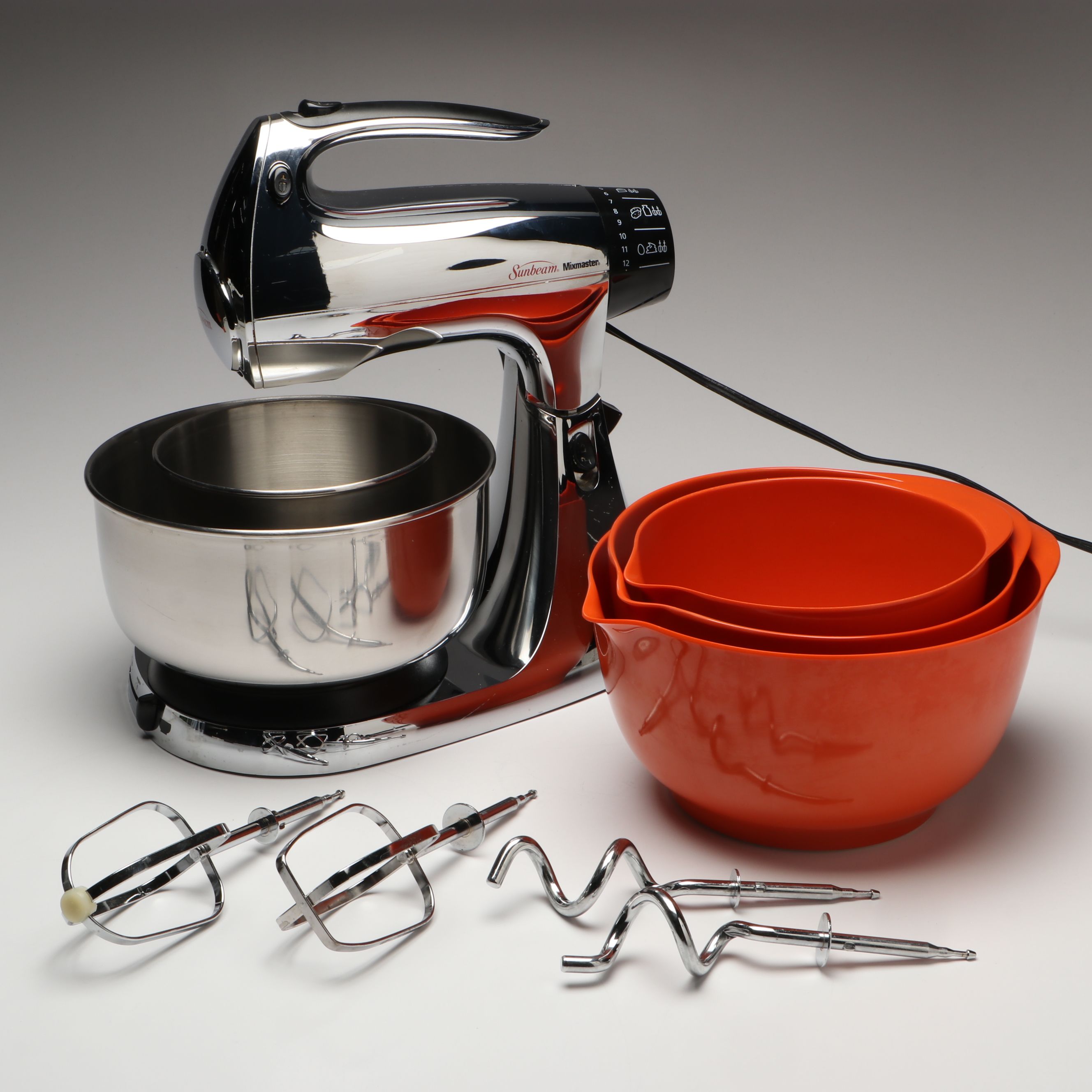 Sunbeam "Mixmaster" Stand Mixer with Nesting Mixing Bowls