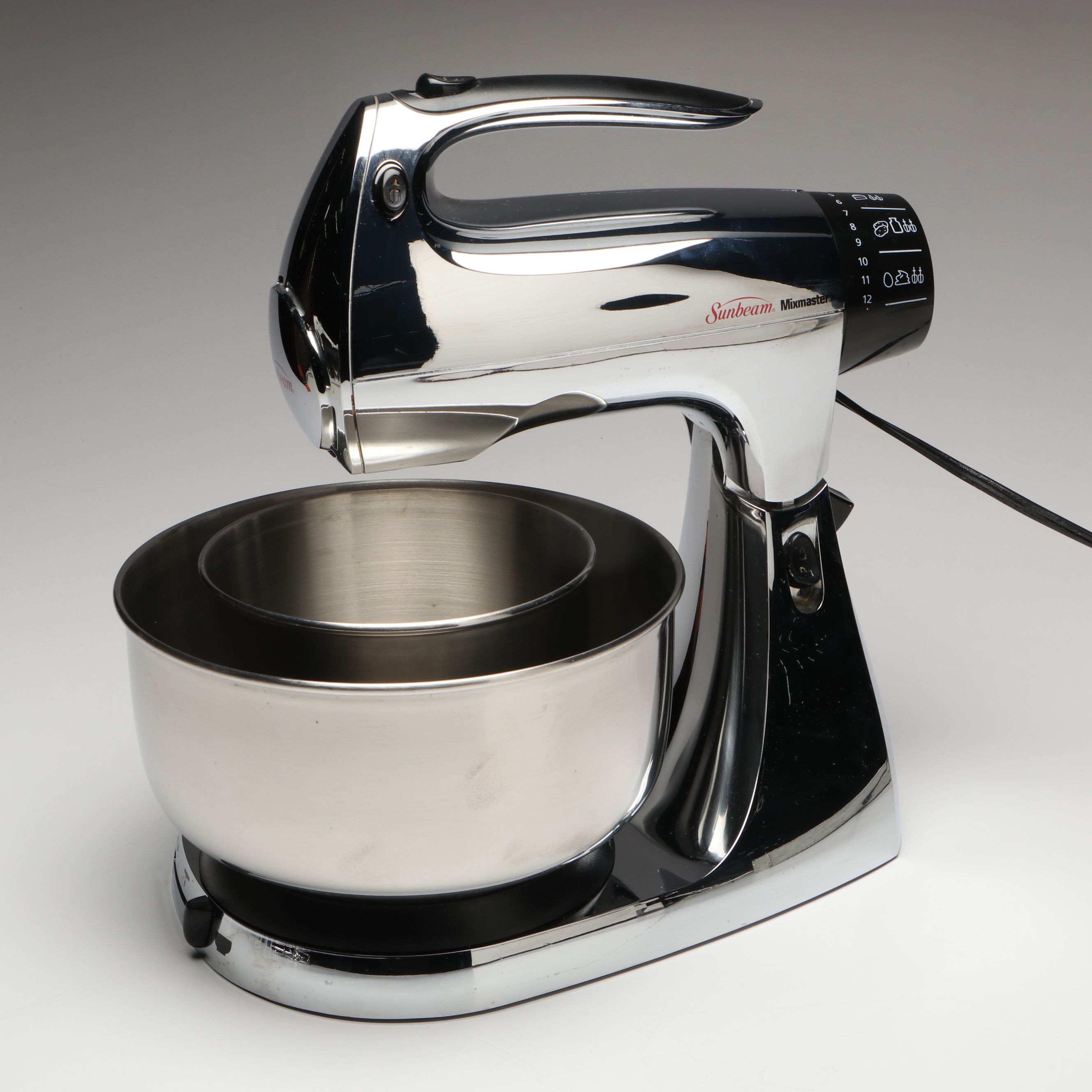 Sunbeam "Mixmaster" Stand Mixer with Nesting Mixing Bowls