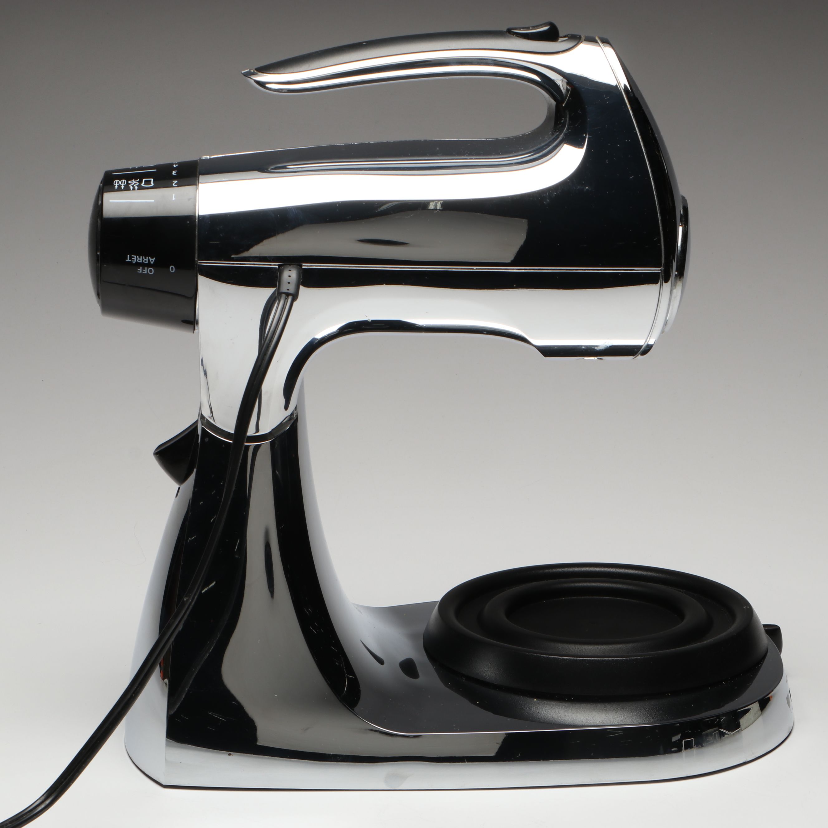Sunbeam "Mixmaster" Stand Mixer with Nesting Mixing Bowls