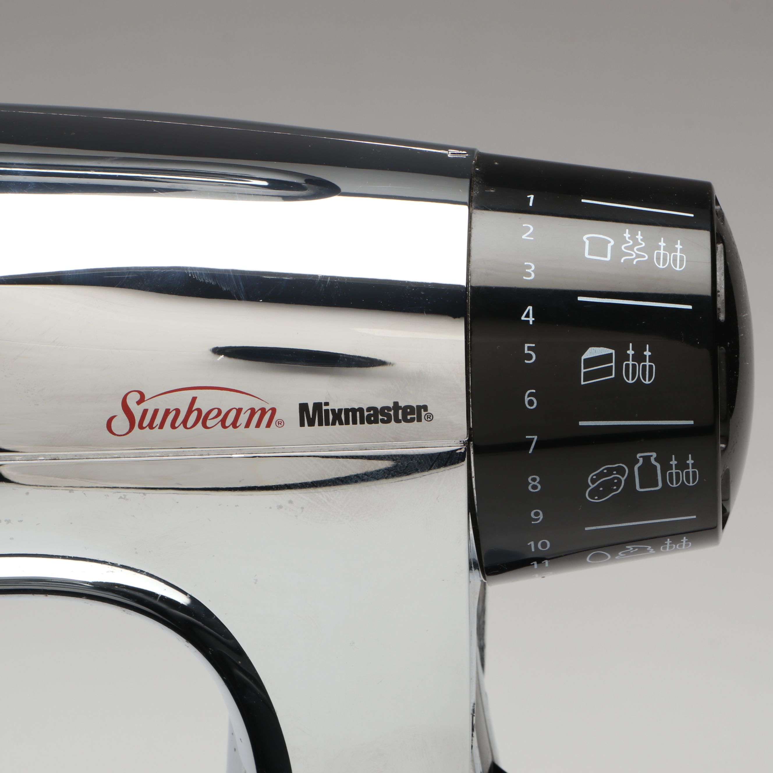 Sunbeam "Mixmaster" Stand Mixer with Nesting Mixing Bowls