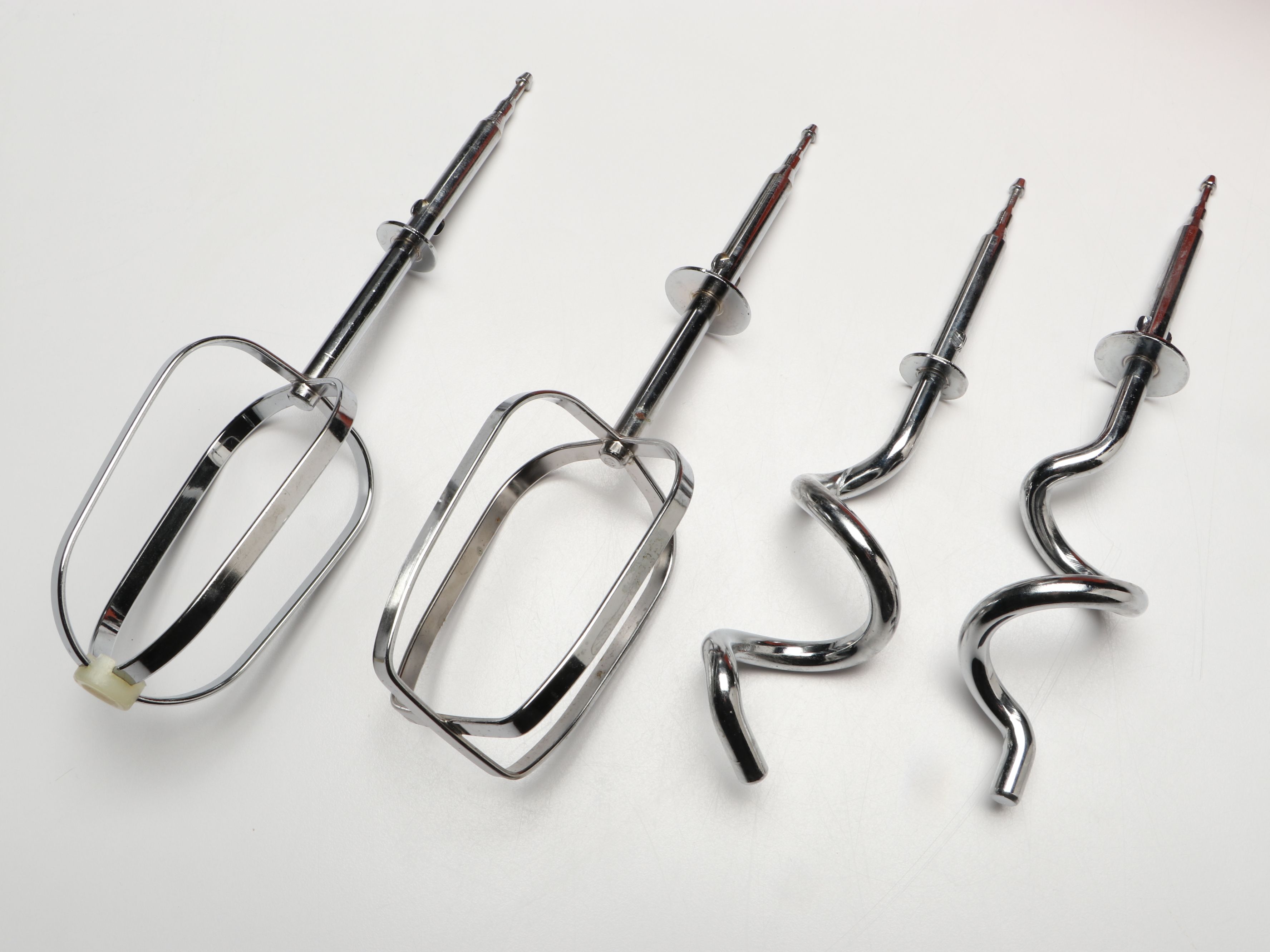 Sunbeam "Mixmaster" Stand Mixer with Nesting Mixing Bowls