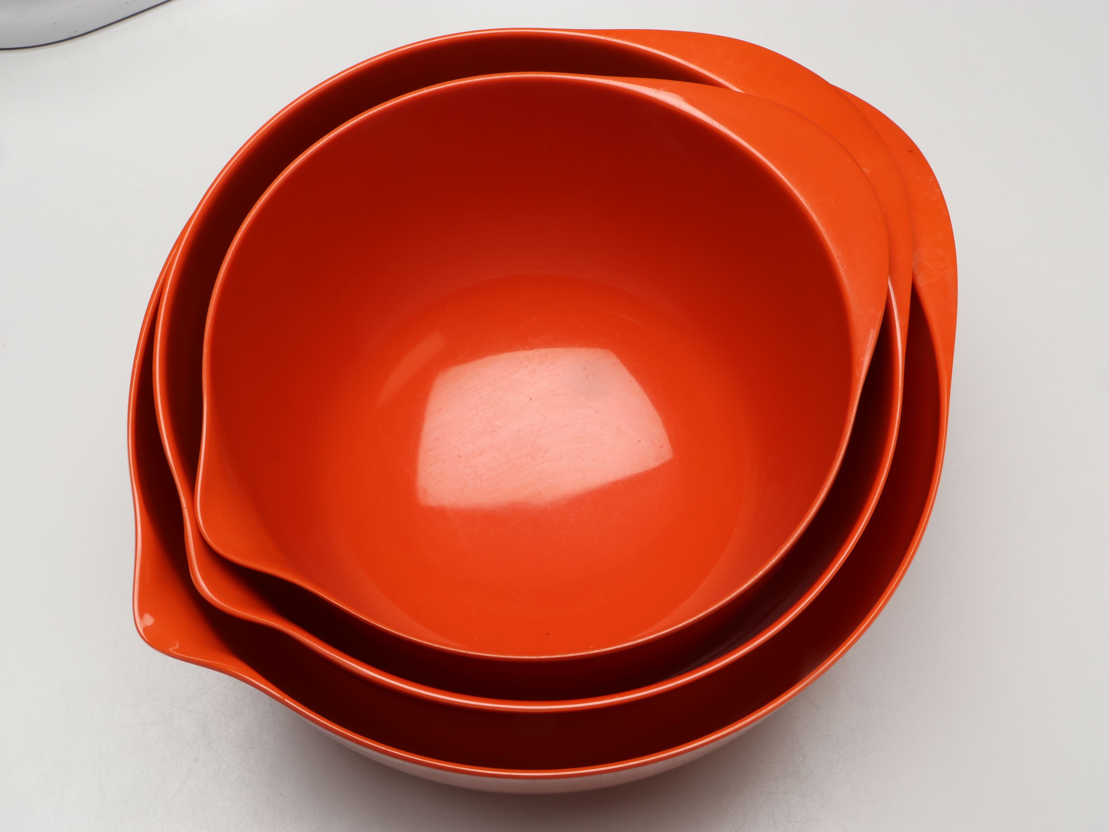 Sunbeam "Mixmaster" Stand Mixer with Nesting Mixing Bowls