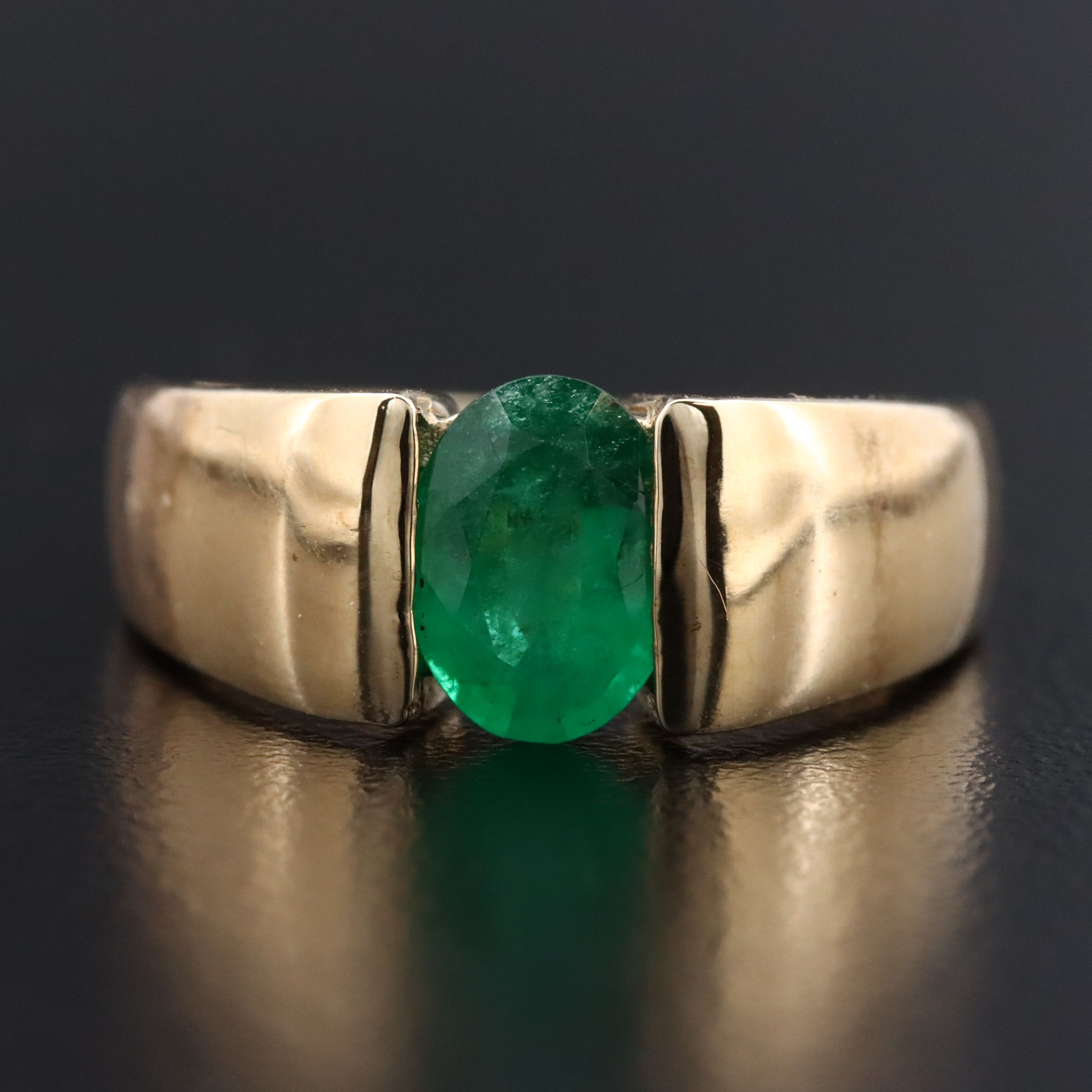9K 0.95 CT Emerald Ring