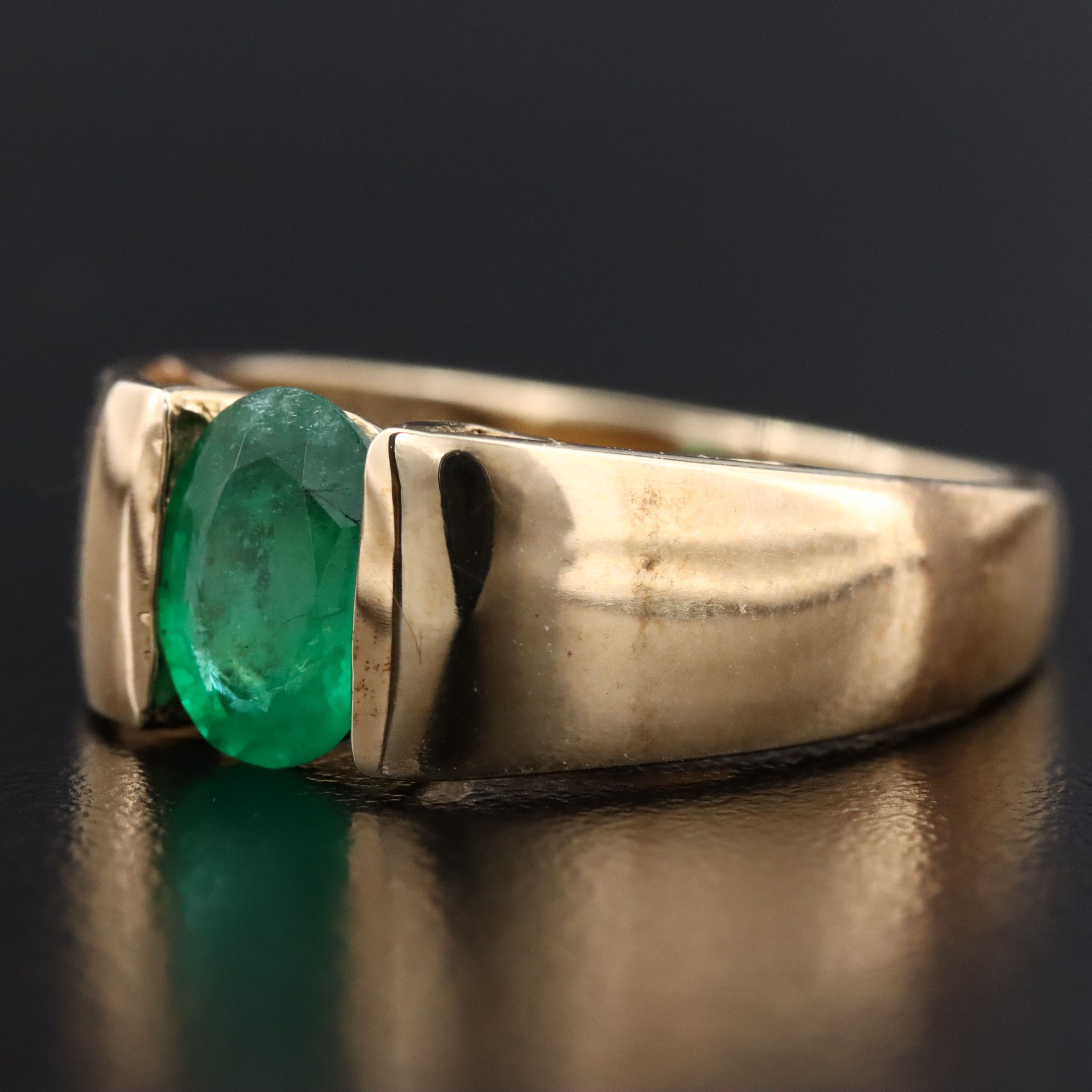 9K 0.95 CT Emerald Ring