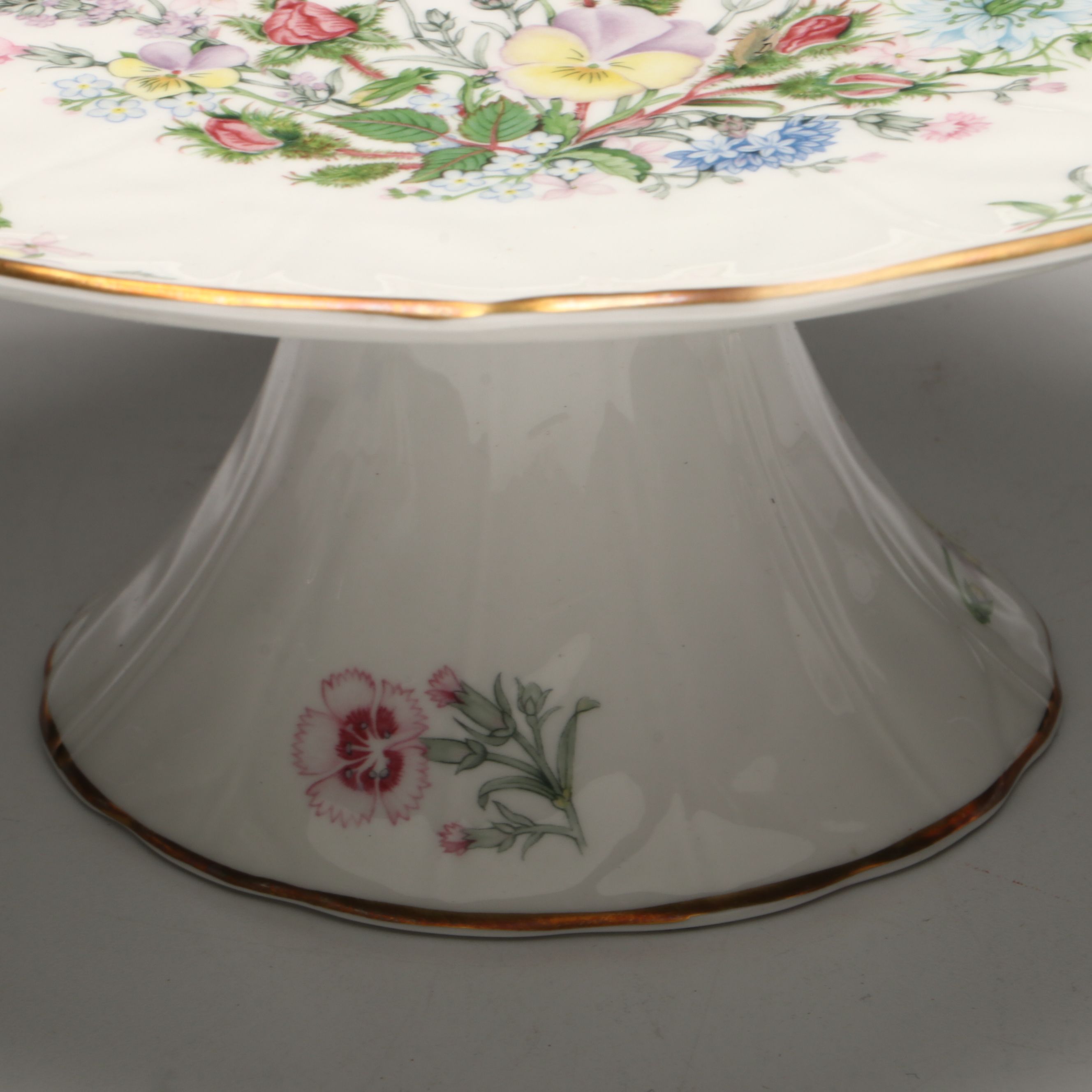 Aynsley "Wild Tudor" Vase and Cake Plate  with Kozan Kiln Decorative Plate