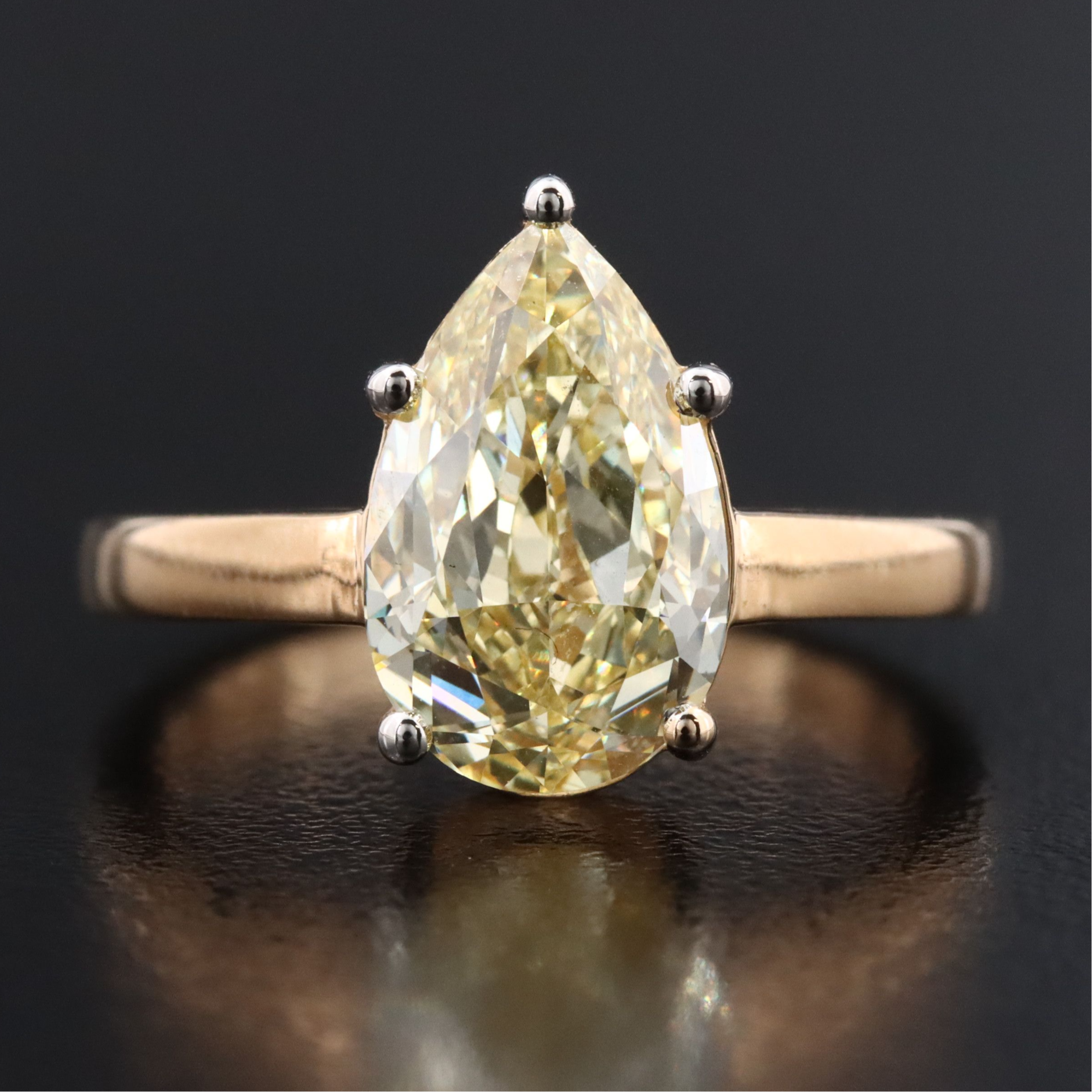 18K 3.03 CT Lab Grown Fancy Yellow Diamond Solitaire Ring with IGI Report