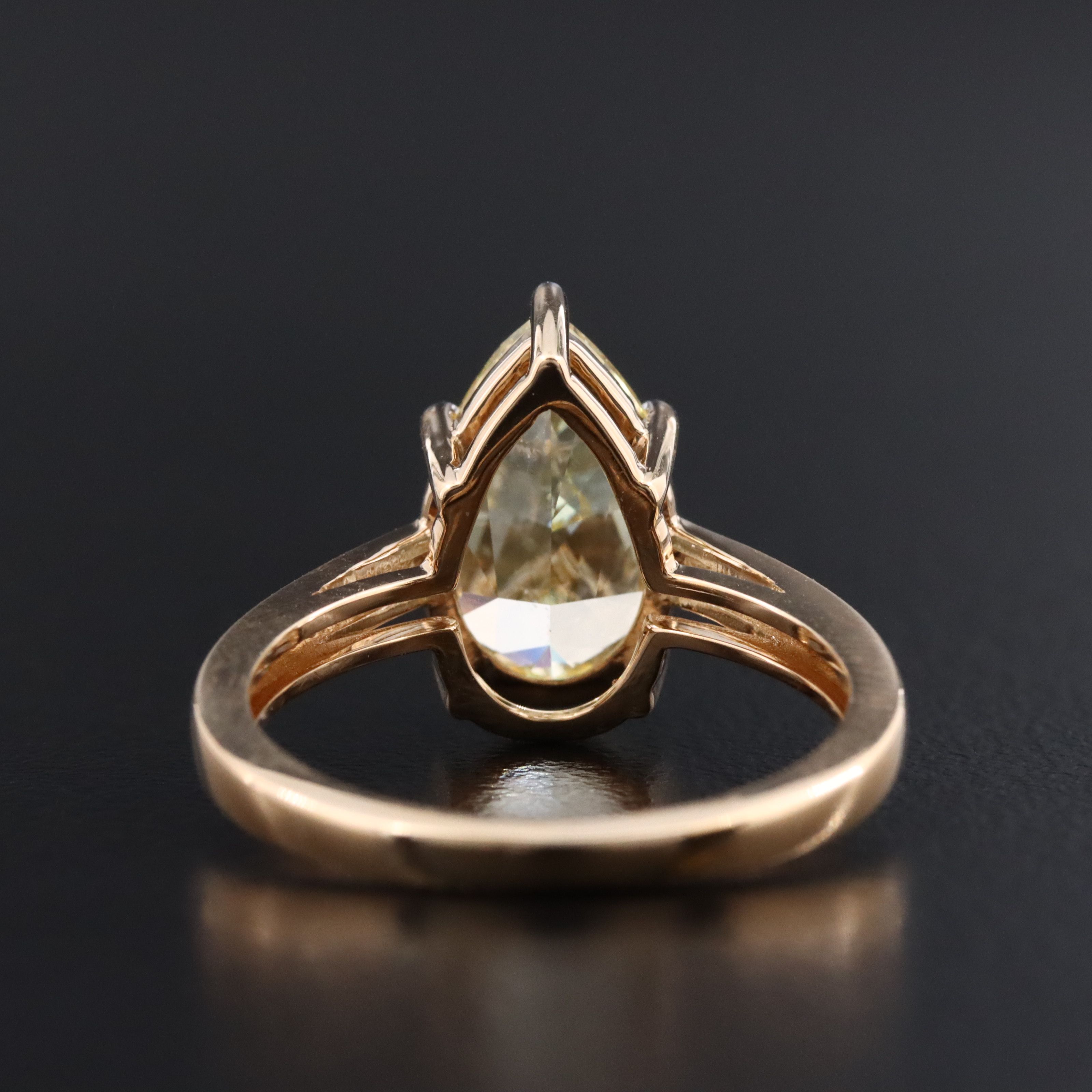 18K 3.03 CT Lab Grown Fancy Yellow Diamond Solitaire Ring with IGI Report