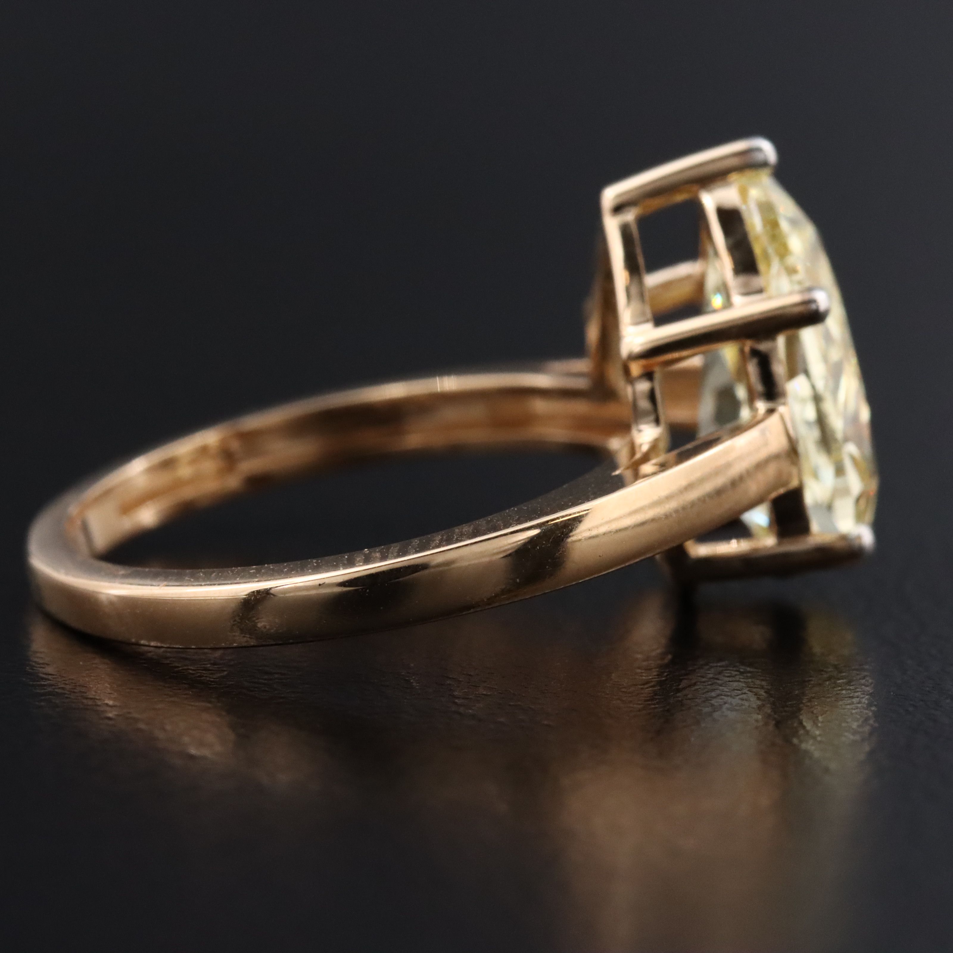 18K 3.03 CT Lab Grown Fancy Yellow Diamond Solitaire Ring with IGI Report