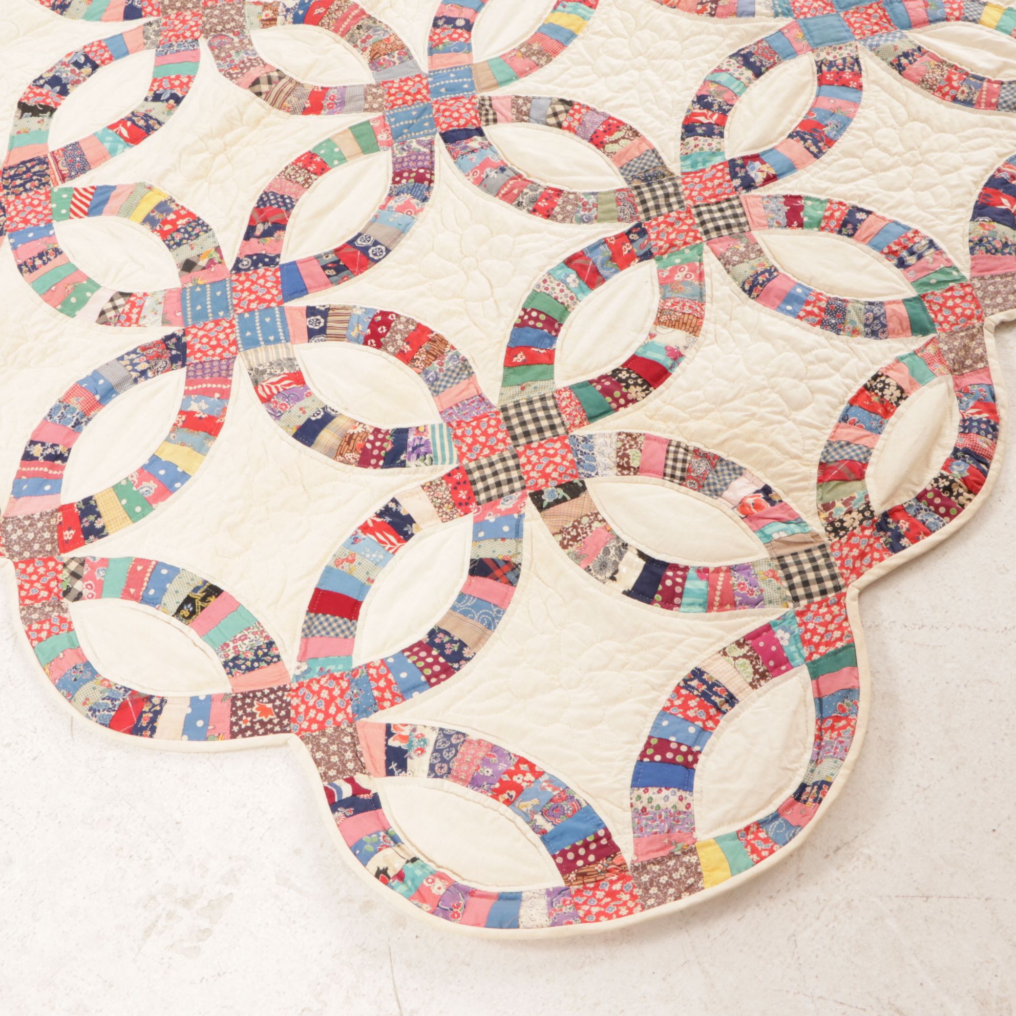 5'8 x 6'9 Handmade Double Wedding Ring Quilt, Early to Mid 20th C.