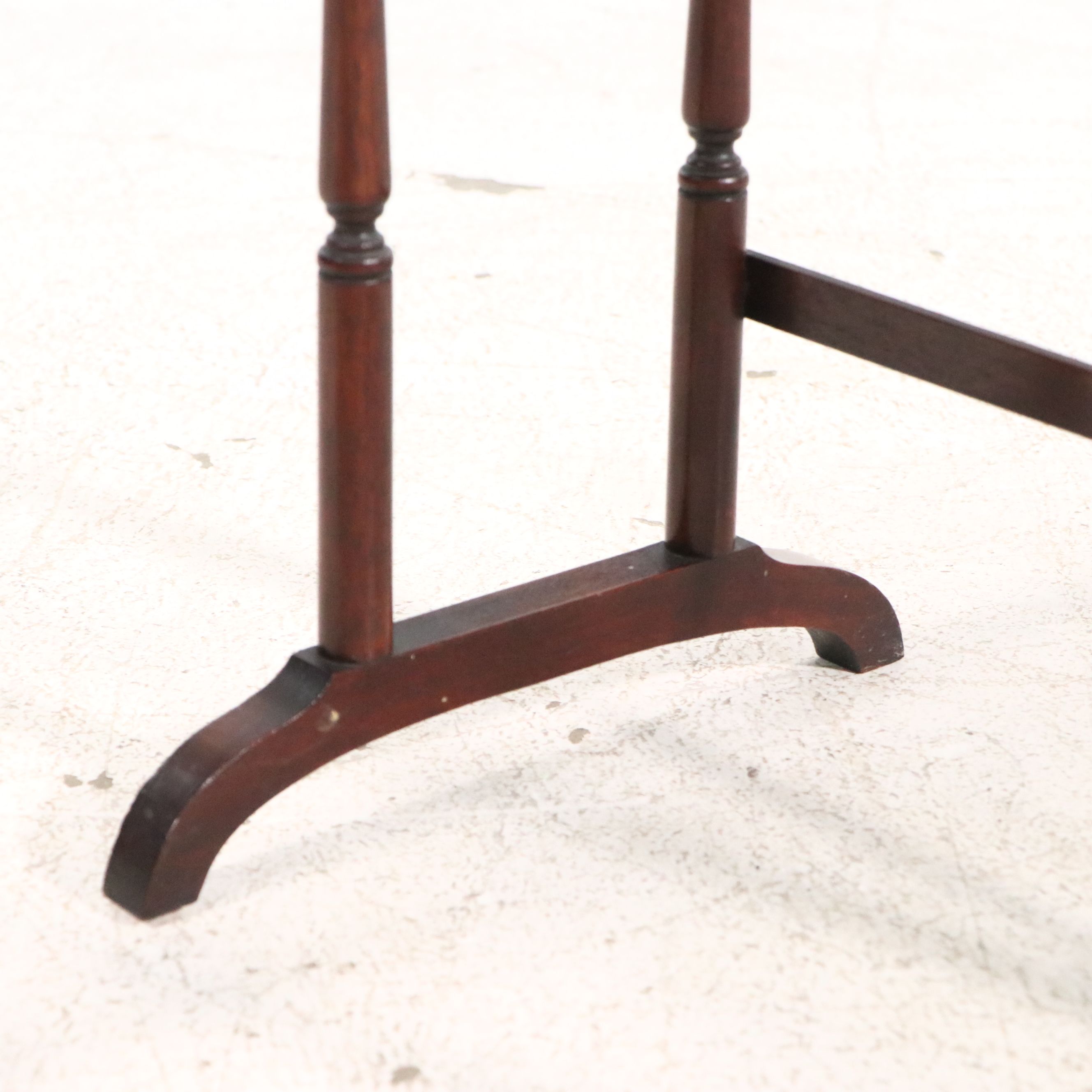 Set of Three Sheraton Style Mahogany Finish Nesting Tables, 20th Century