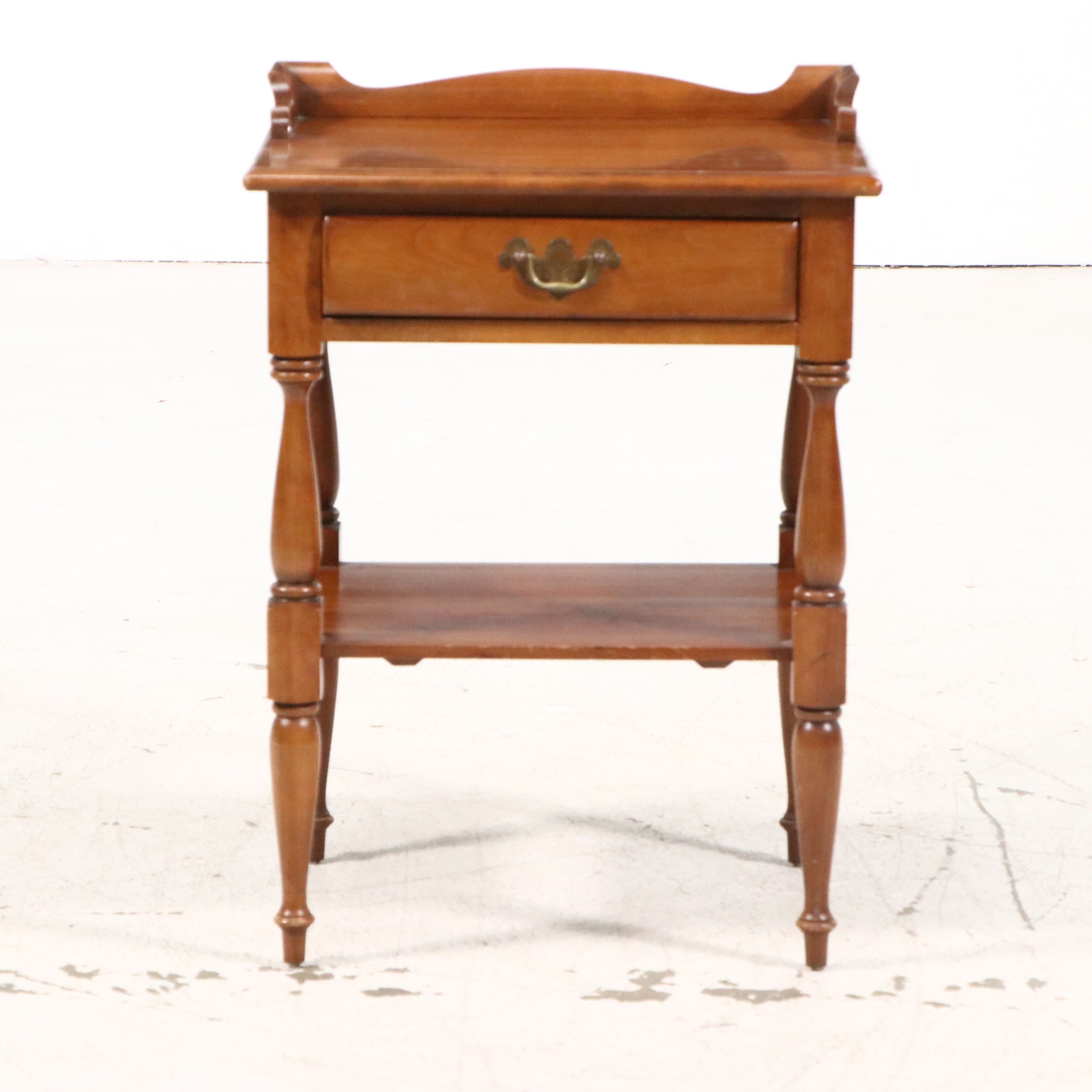 Pair of American Colonial Style Maple Nightstands