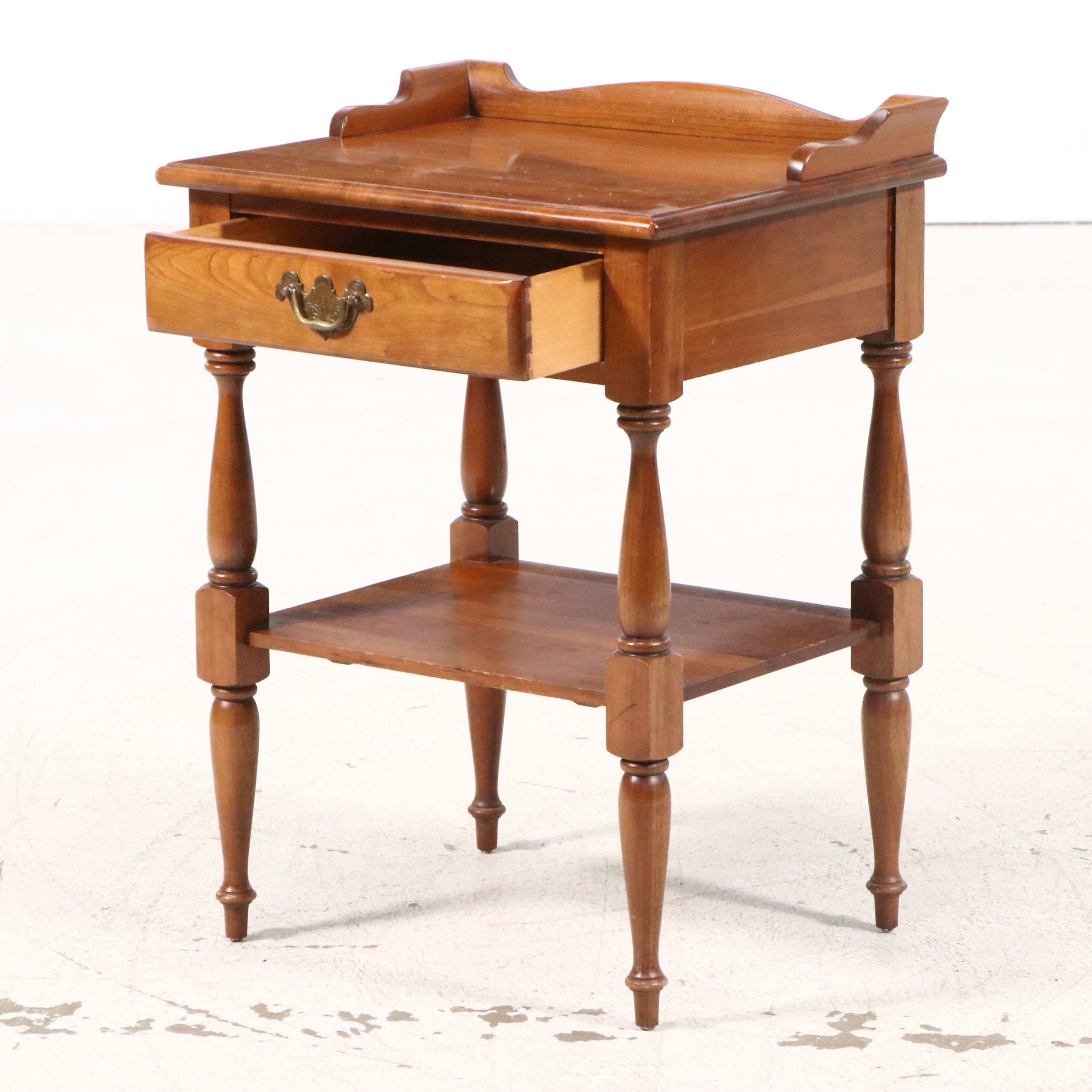 Pair of American Colonial Style Maple Nightstands