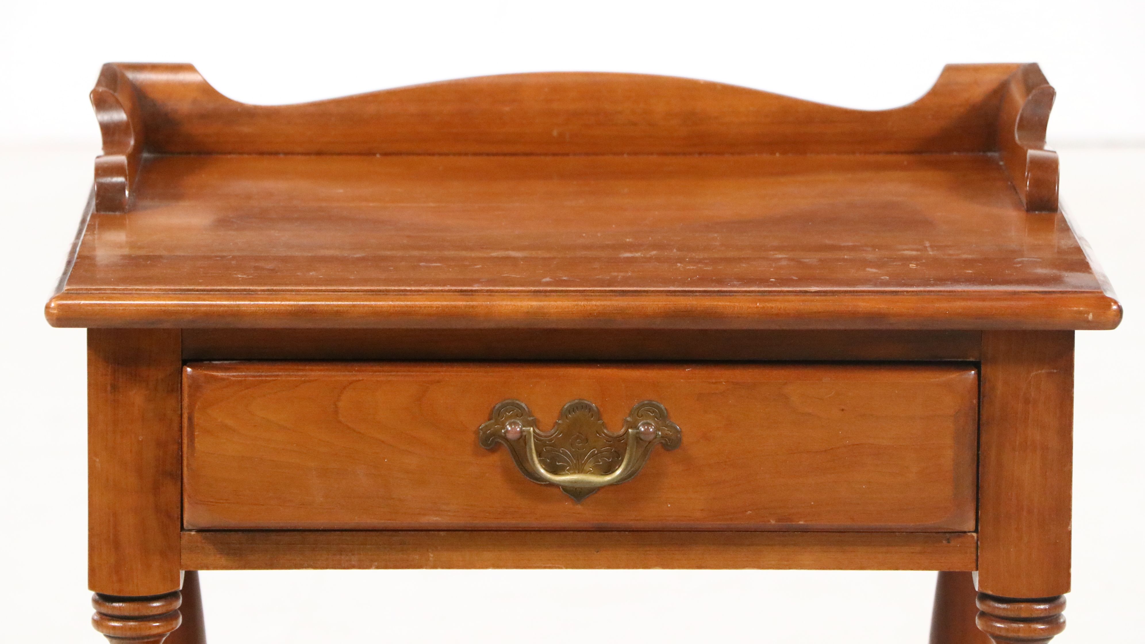 Pair of American Colonial Style Maple Nightstands