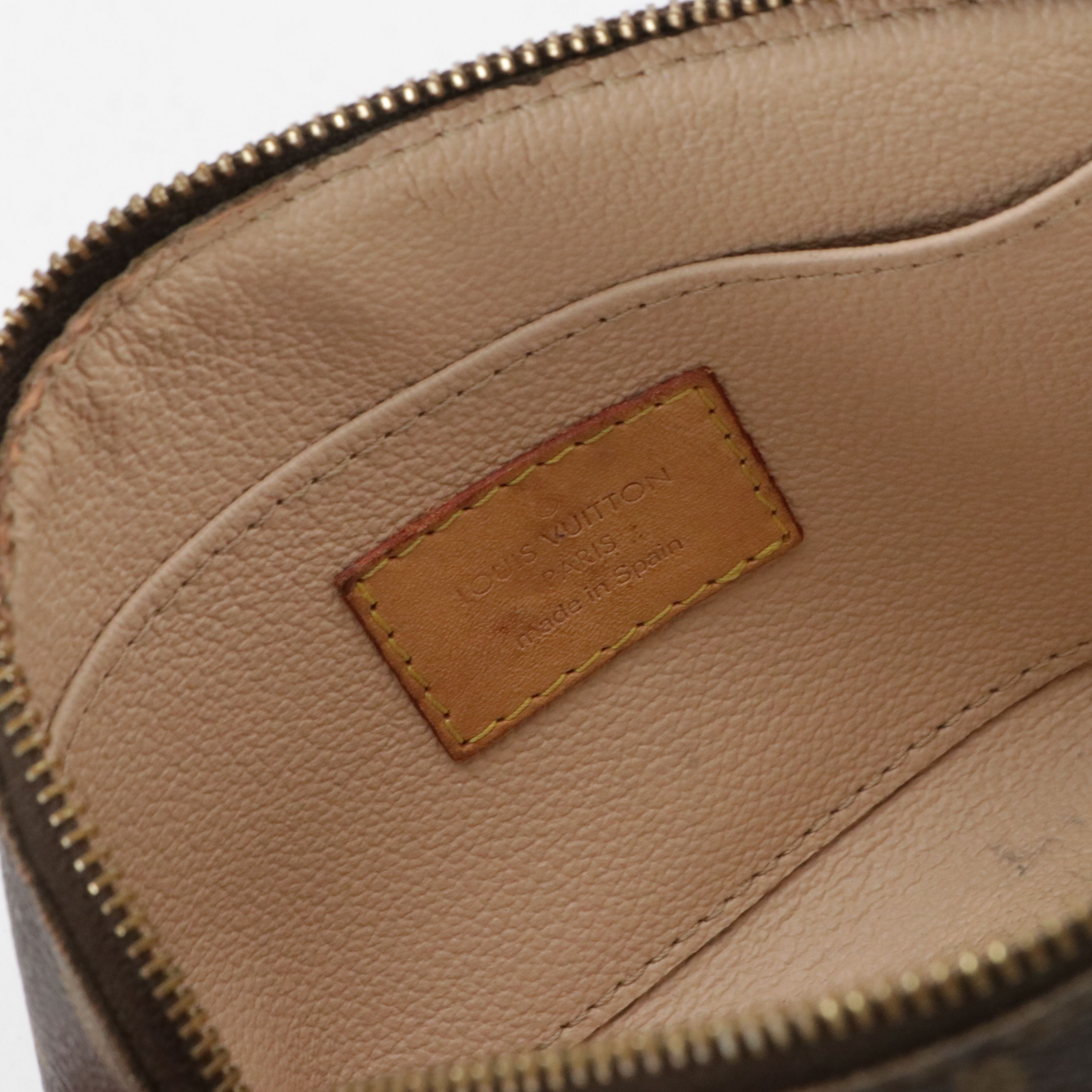 Louis Vuitton Pochette Cosmétique in Monogram Canvas