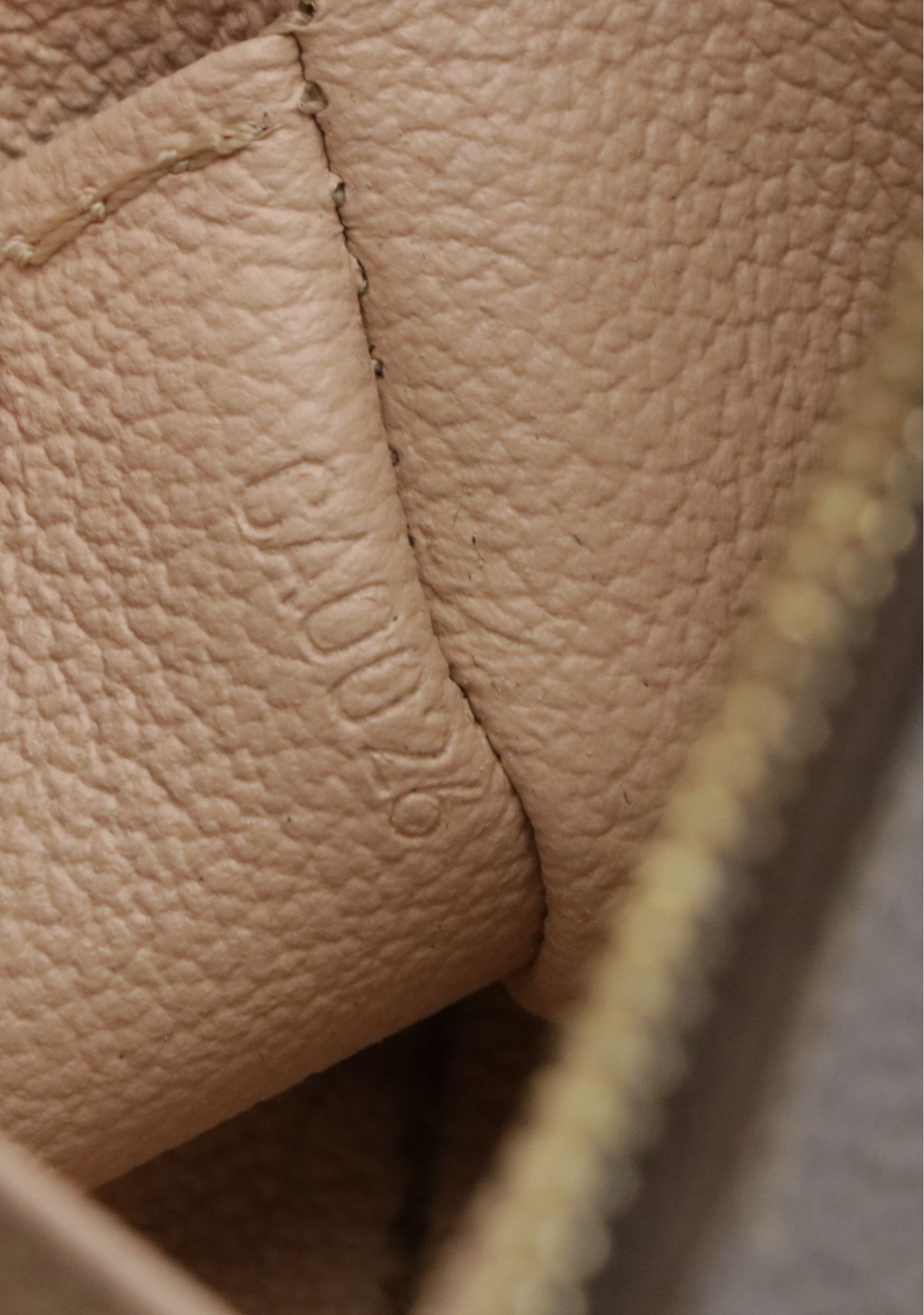 Louis Vuitton Pochette Cosmétique in Monogram Canvas