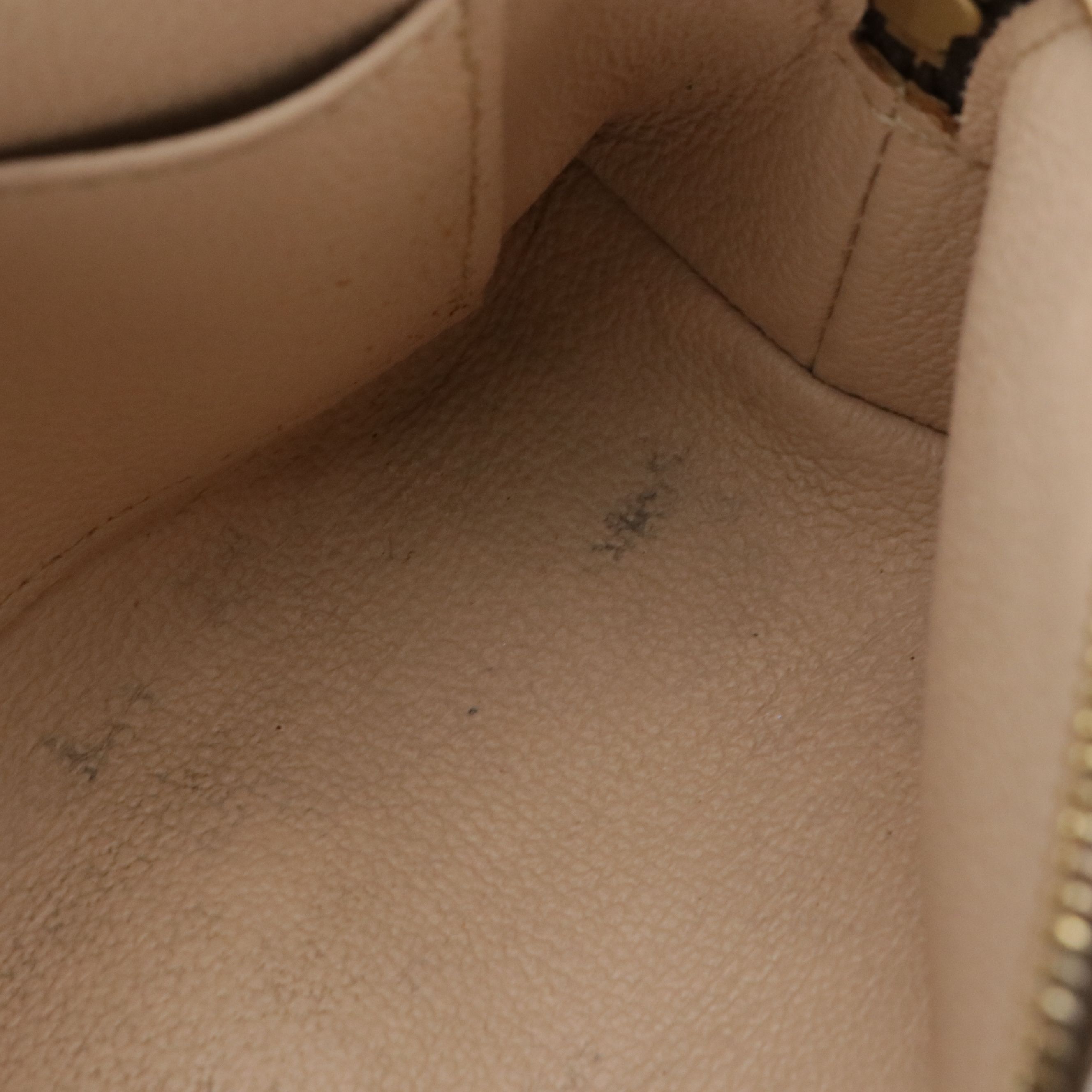 Louis Vuitton Pochette Cosmétique in Monogram Canvas