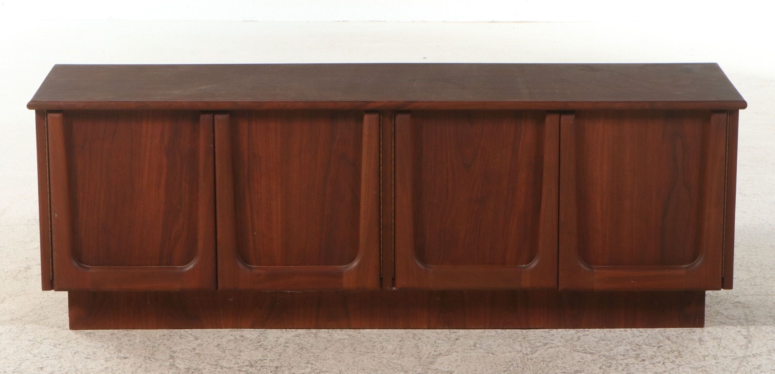 Lane "Perception" Mid Century Modern Walnut Credenza