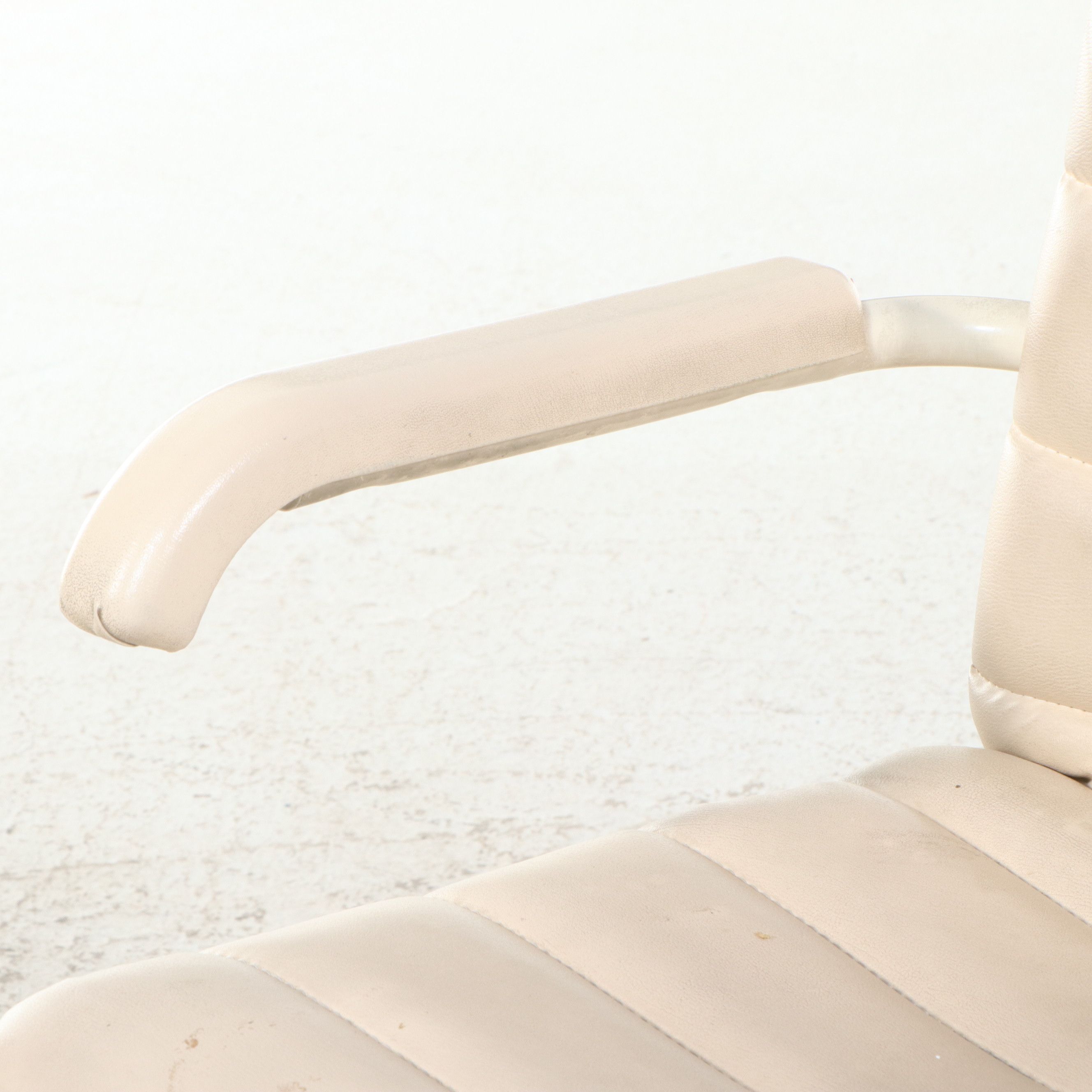 Cal-Style Furniture Assembled Five-Piece Dinette Set