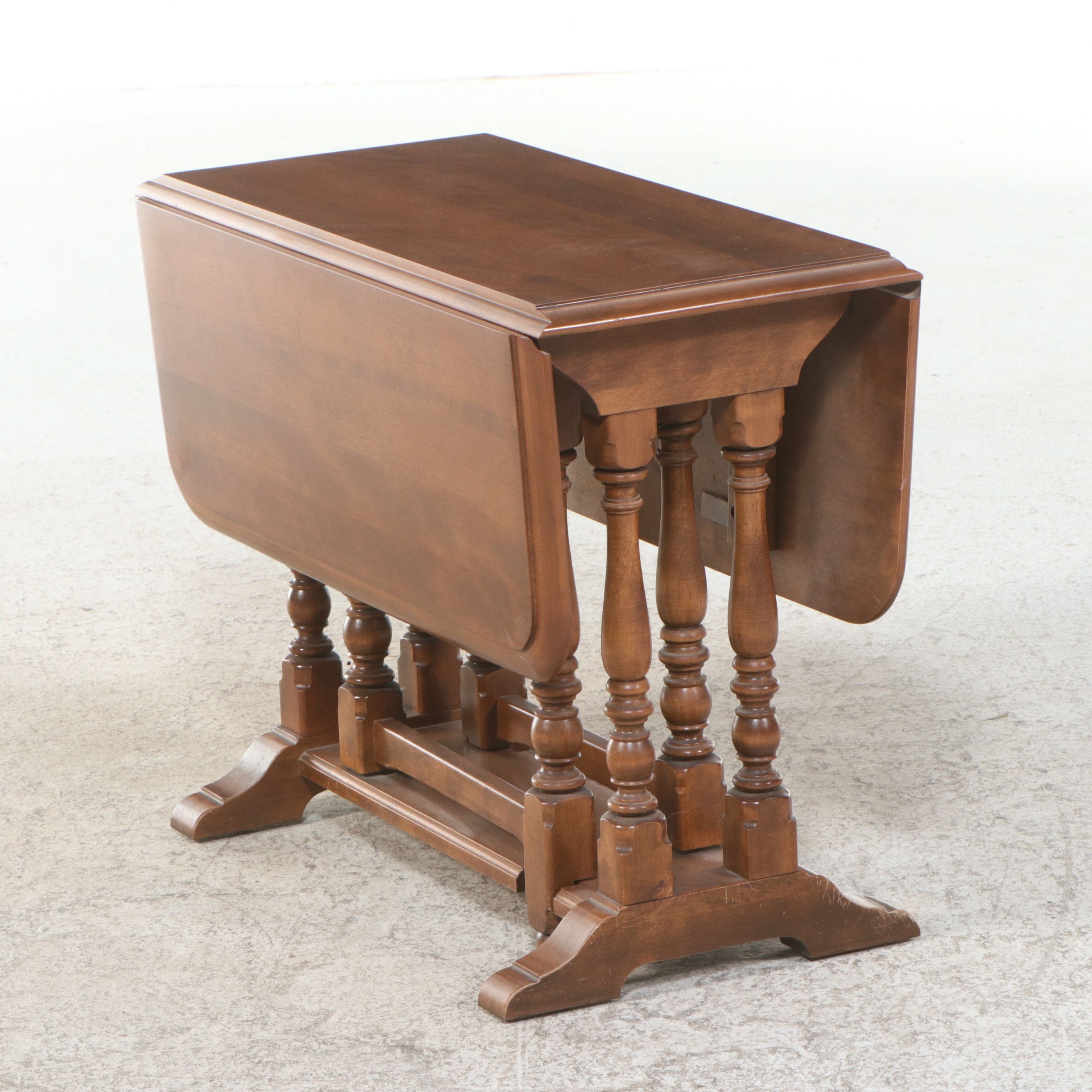 Ethan Allen Colonial Revival Drop-Leaf Gate-Leg Table