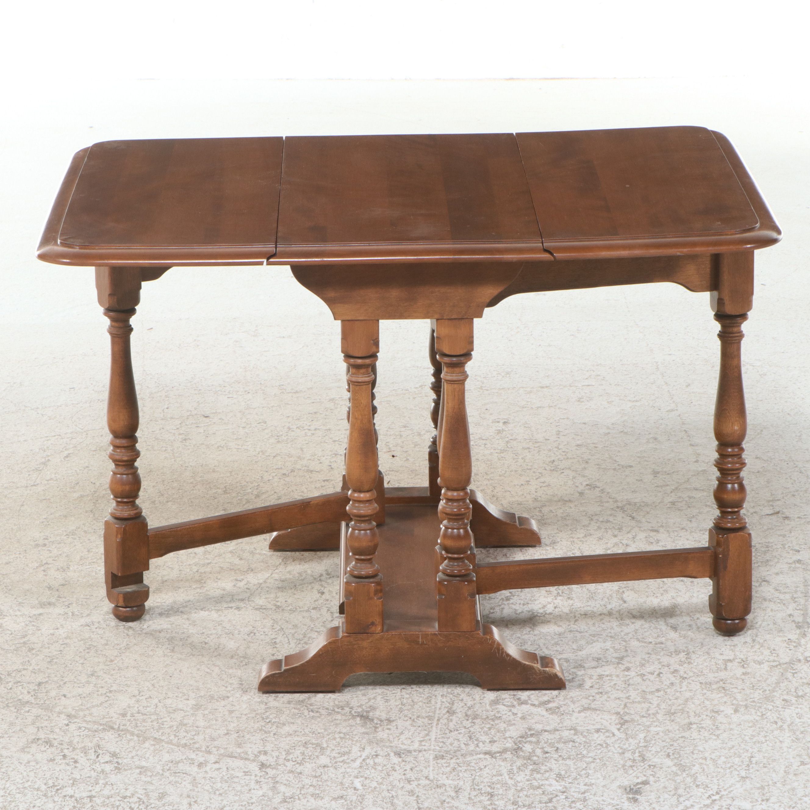 Ethan Allen Colonial Revival Drop-Leaf Gate-Leg Table