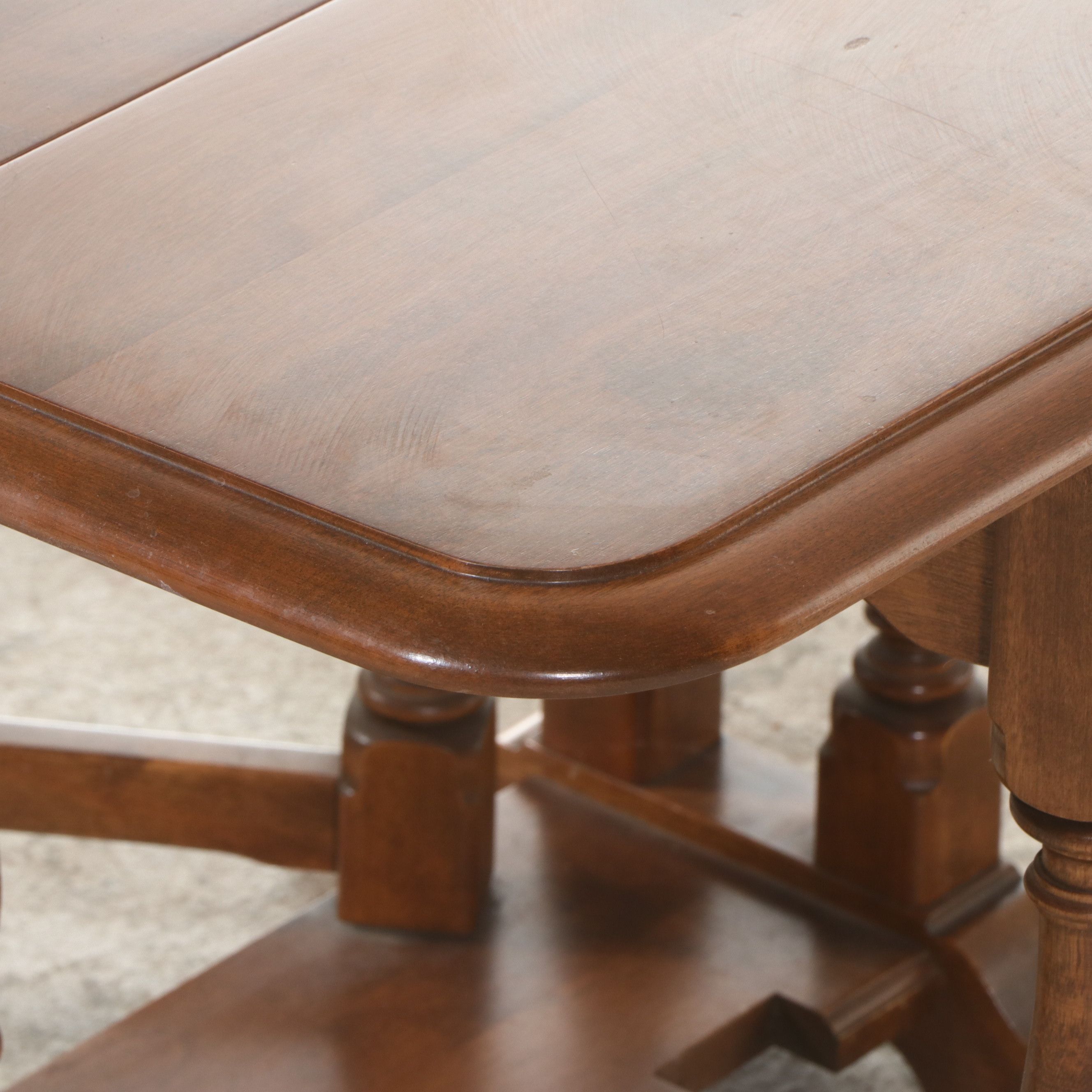 Ethan Allen Colonial Revival Drop-Leaf Gate-Leg Table