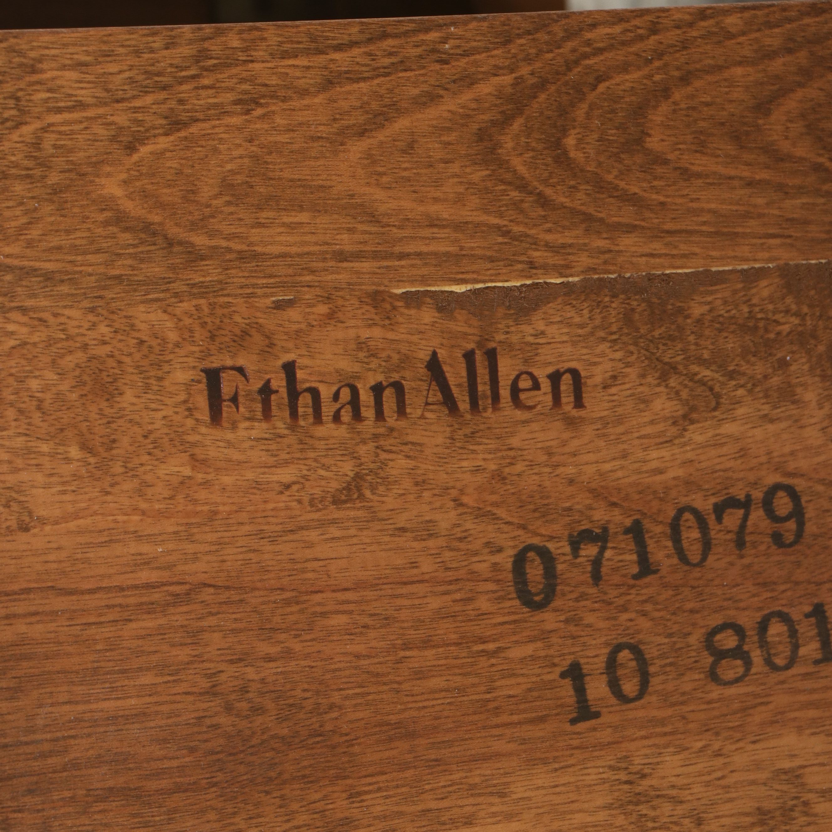 Ethan Allen Colonial Revival Drop-Leaf Gate-Leg Table