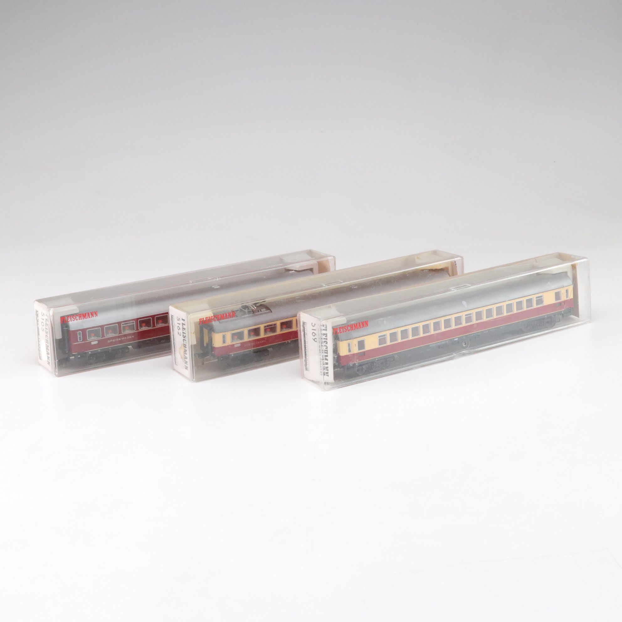 Fleischmann HO scale Model 5169, 5162 and 5105 Passenger Train Cars