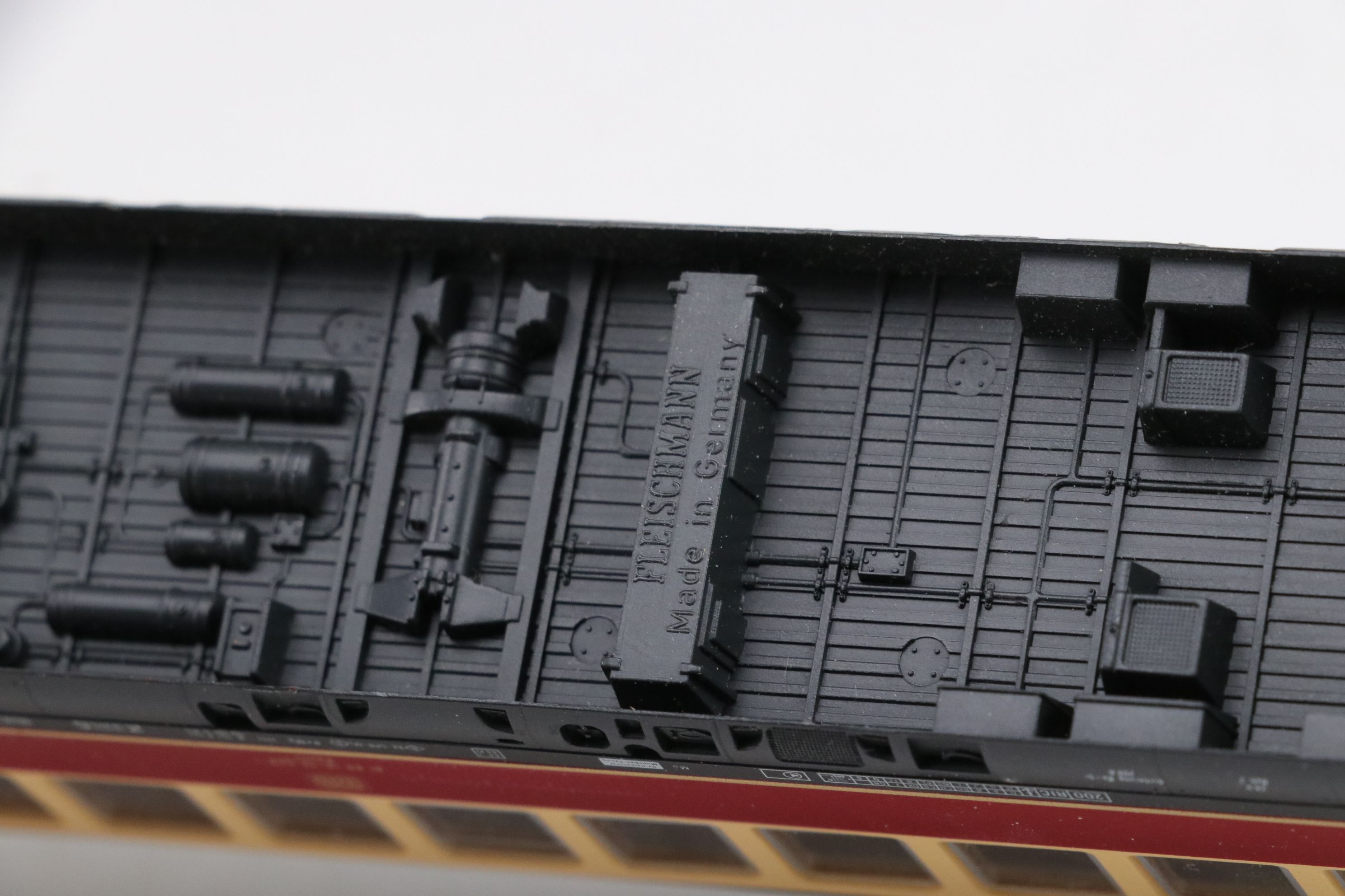 Fleischmann HO scale Model 5169, 5162 and 5105 Passenger Train Cars