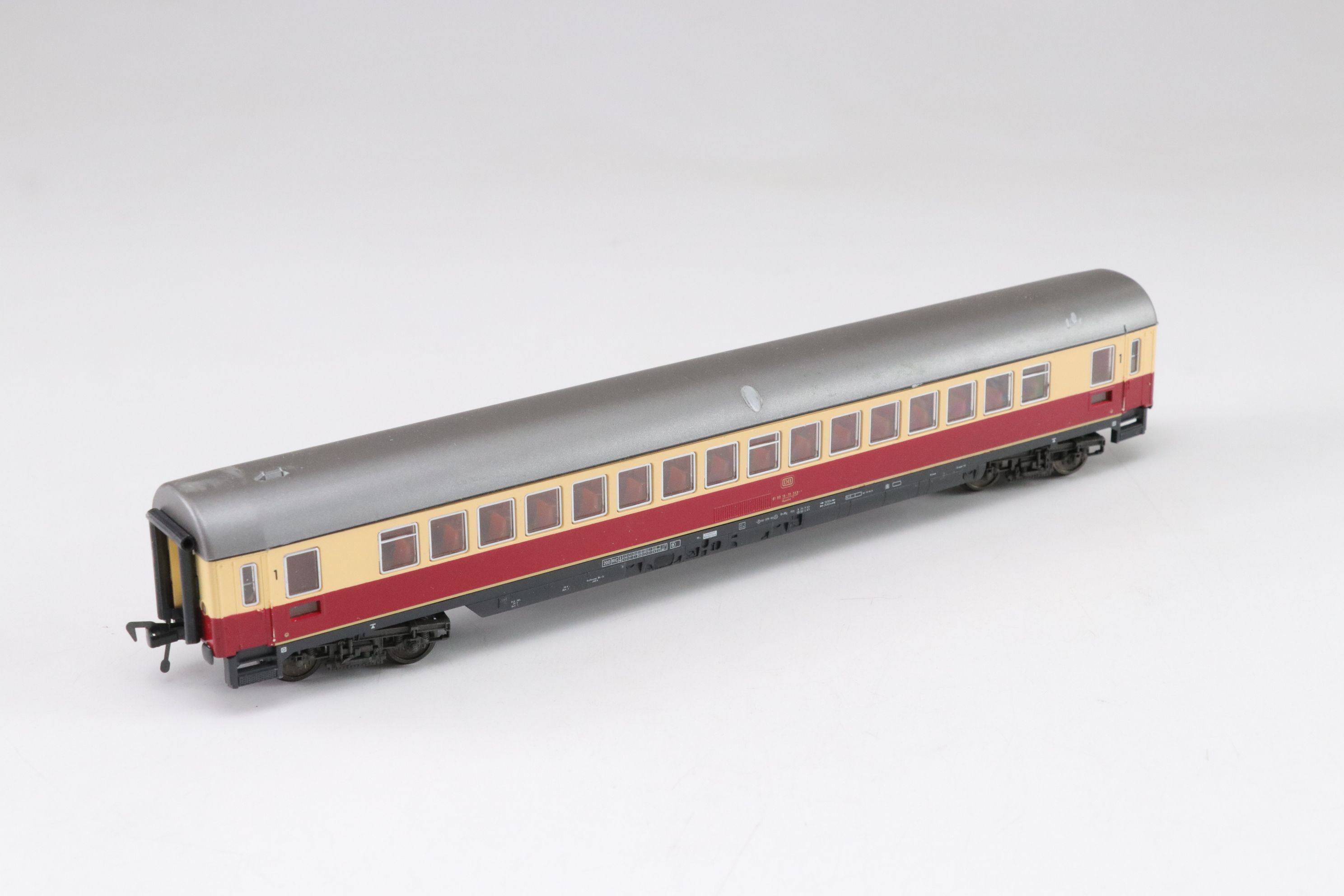 Fleischmann HO scale Model 5169, 5162 and 5105 Passenger Train Cars