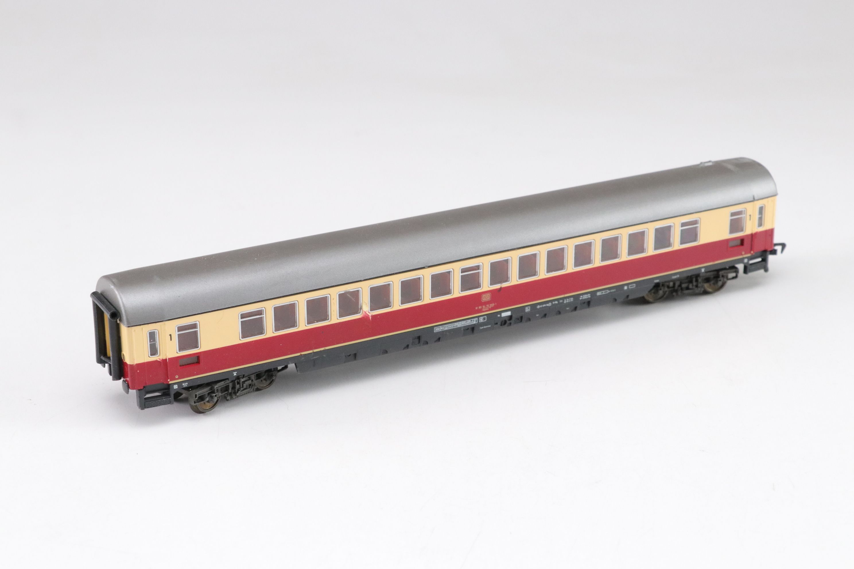 Fleischmann HO scale Model 5169, 5162 and 5105 Passenger Train Cars