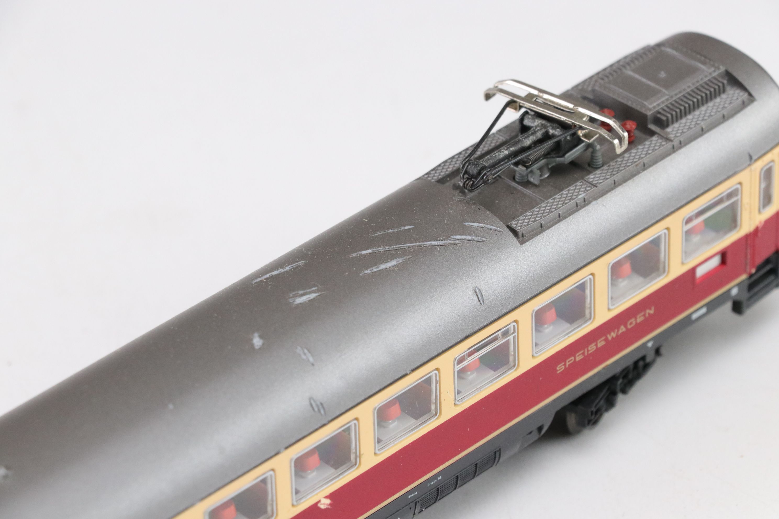 Fleischmann HO scale Model 5169, 5162 and 5105 Passenger Train Cars