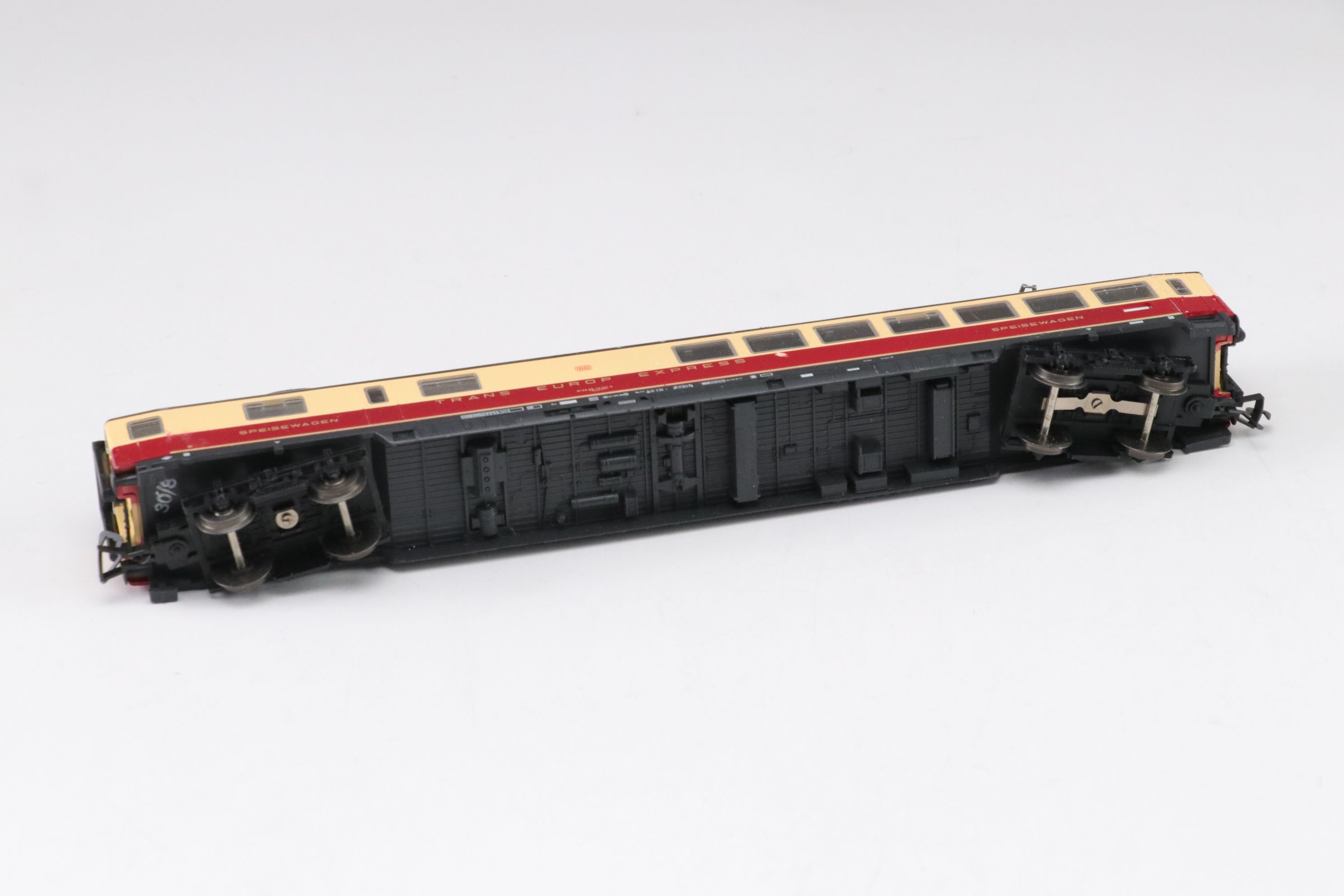 Fleischmann HO scale Model 5169, 5162 and 5105 Passenger Train Cars