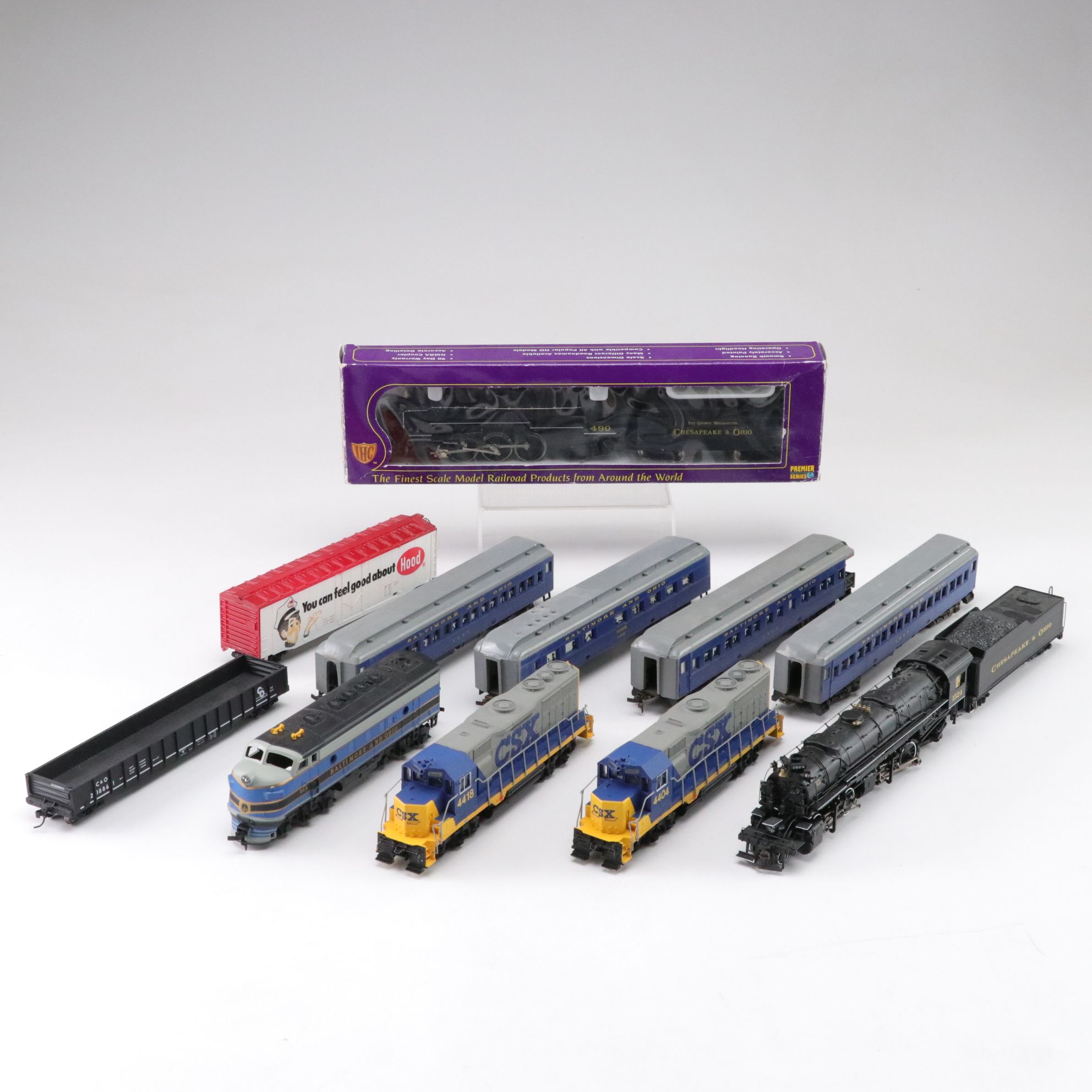 IHC Premier Series "Chesapeake & Ohio" 490 Locomotive with CSX and More Trains