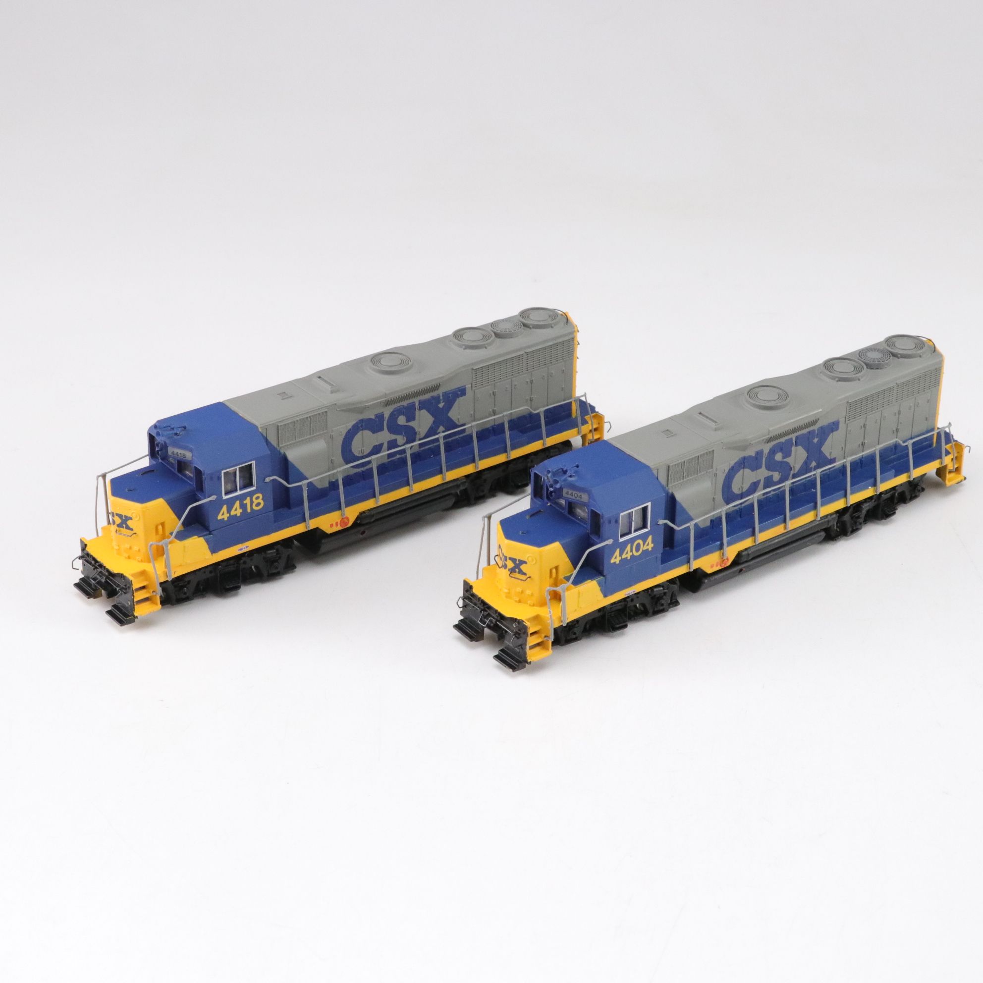 IHC Premier Series "Chesapeake & Ohio" 490 Locomotive with CSX and More Trains