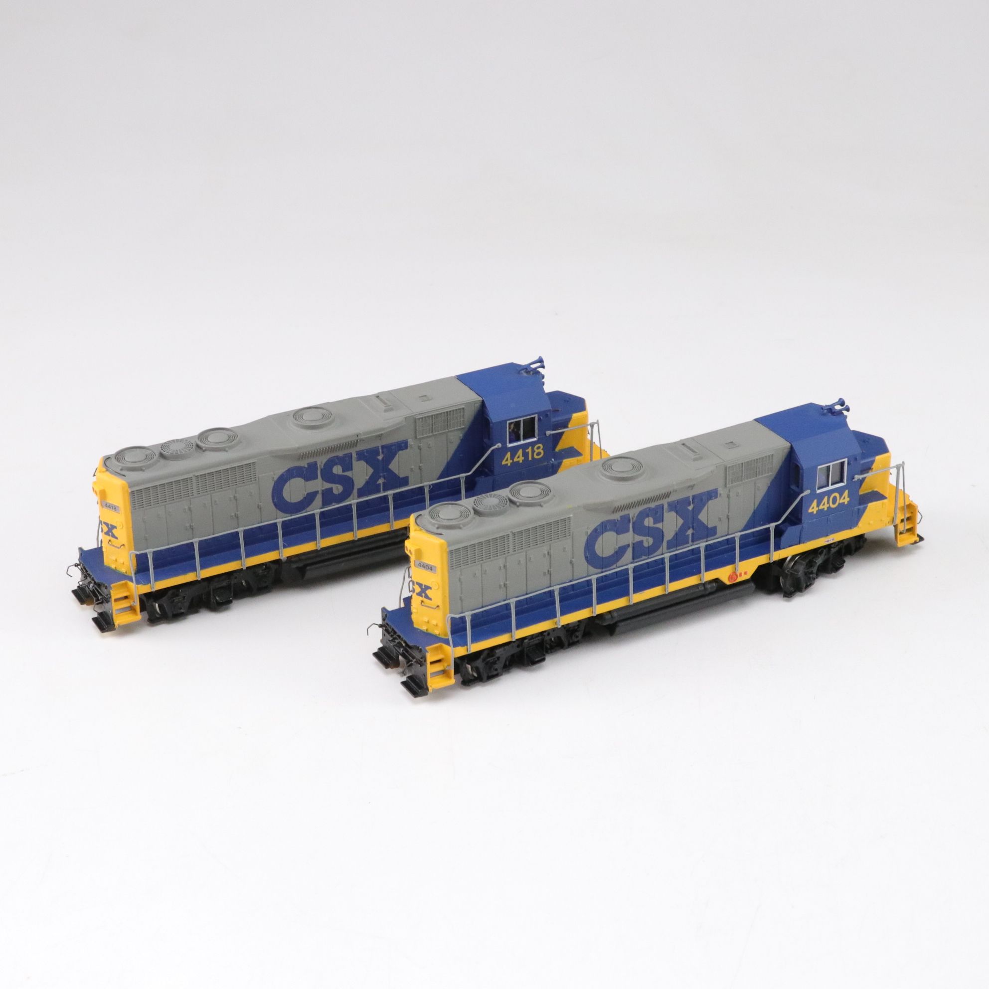 IHC Premier Series "Chesapeake & Ohio" 490 Locomotive with CSX and More Trains