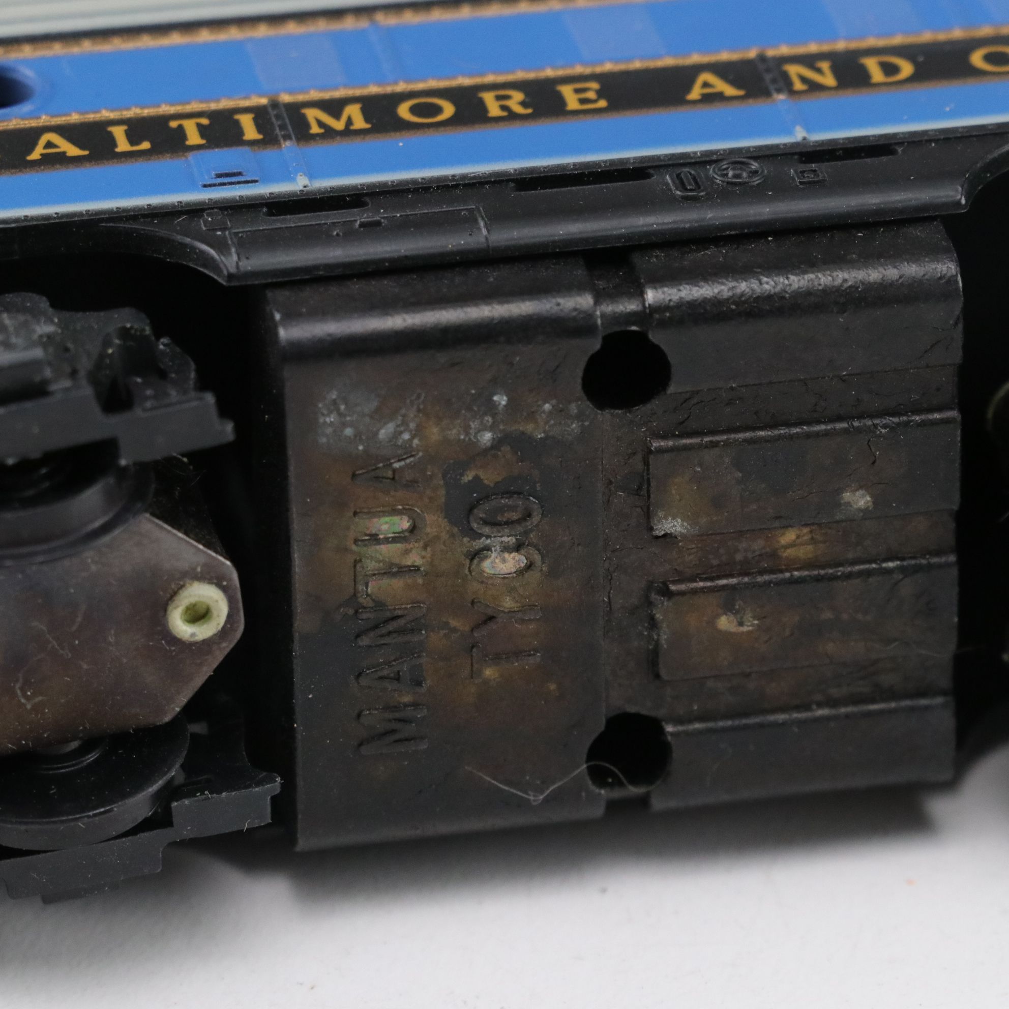 IHC Premier Series "Chesapeake & Ohio" 490 Locomotive with CSX and More Trains