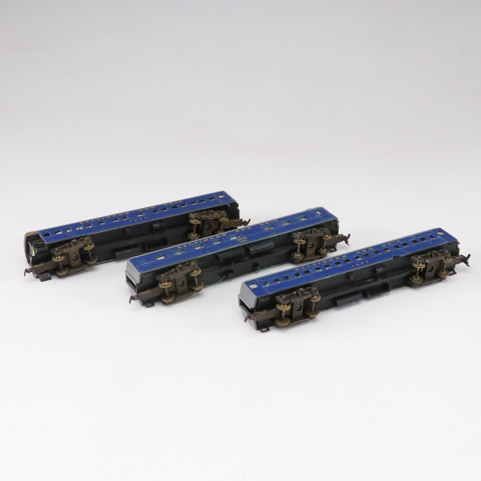 IHC Premier Series "Chesapeake & Ohio" 490 Locomotive with CSX and More Trains