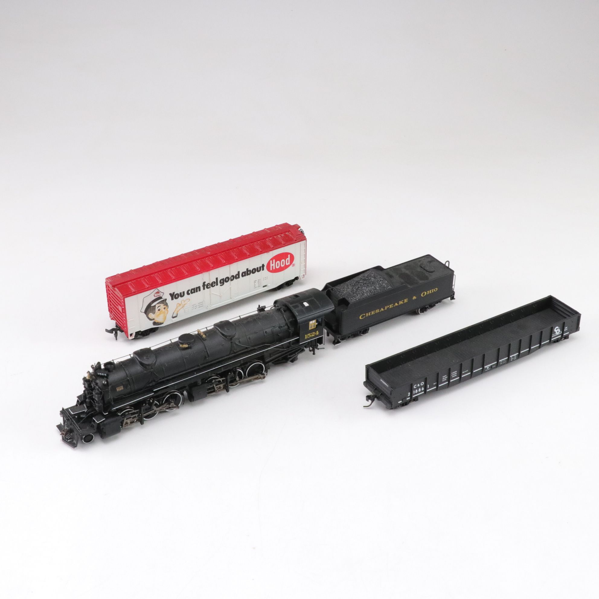 IHC Premier Series "Chesapeake & Ohio" 490 Locomotive with CSX and More Trains