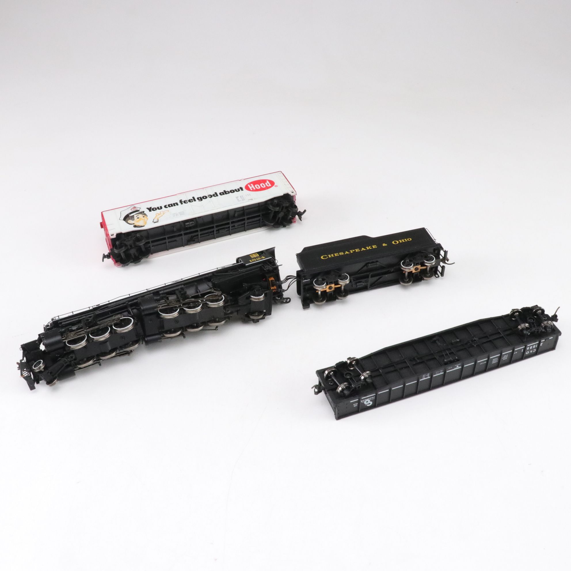 IHC Premier Series "Chesapeake & Ohio" 490 Locomotive with CSX and More Trains