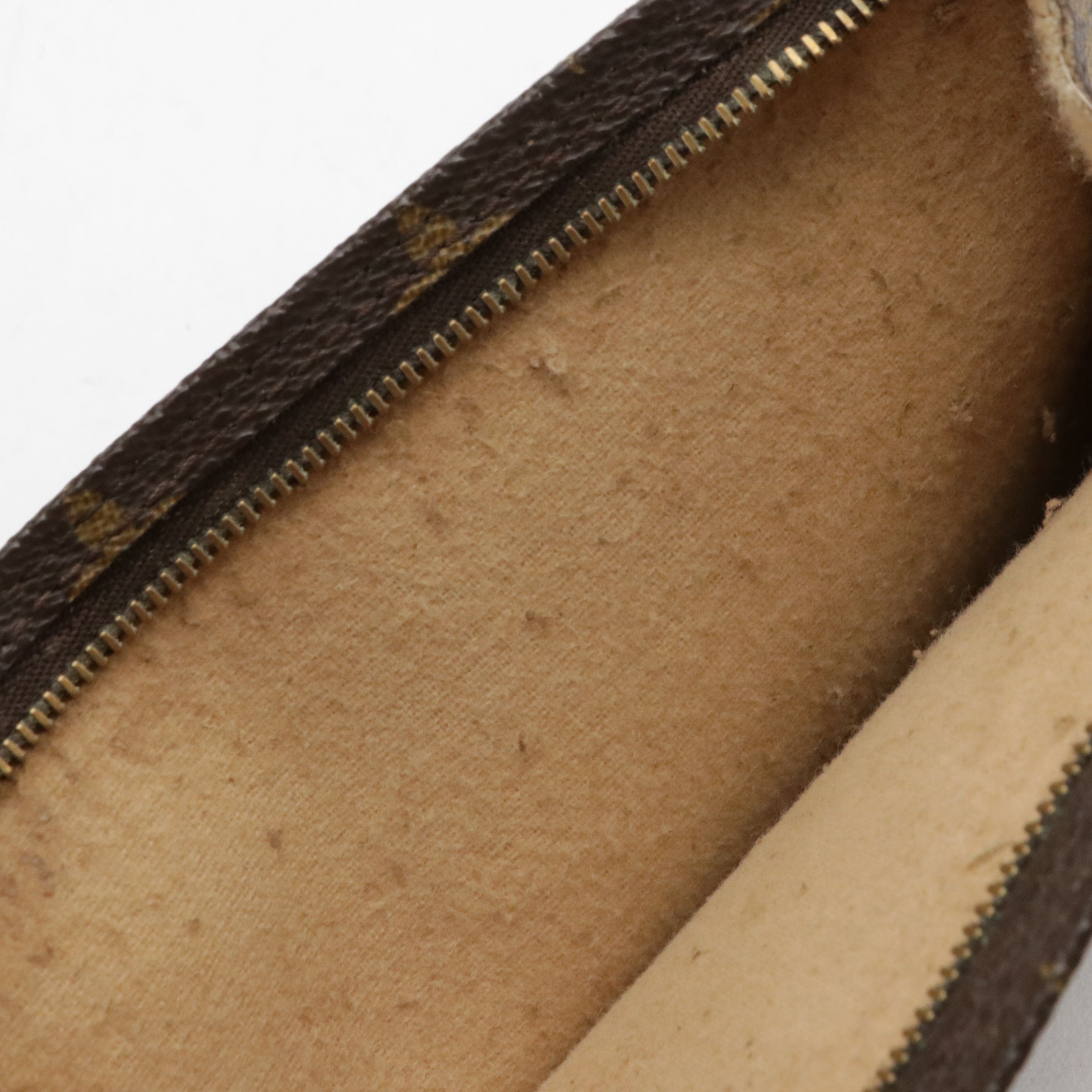 Louis Vuitton Bucket Bag Pouch in Monogram Canvas