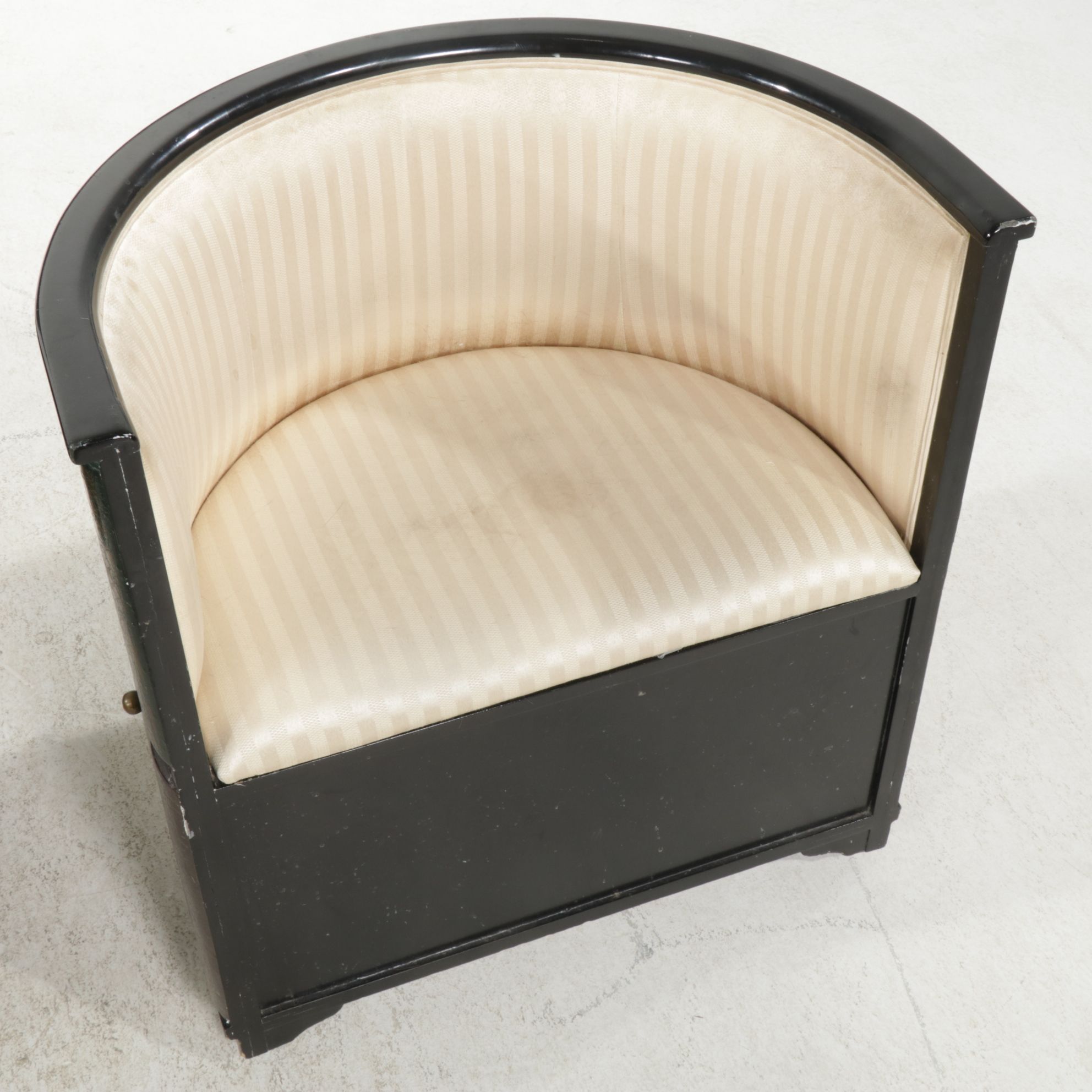 Design Toscano "Nettlestone" Trompe l'Oeil Nested Library Table and Chairs