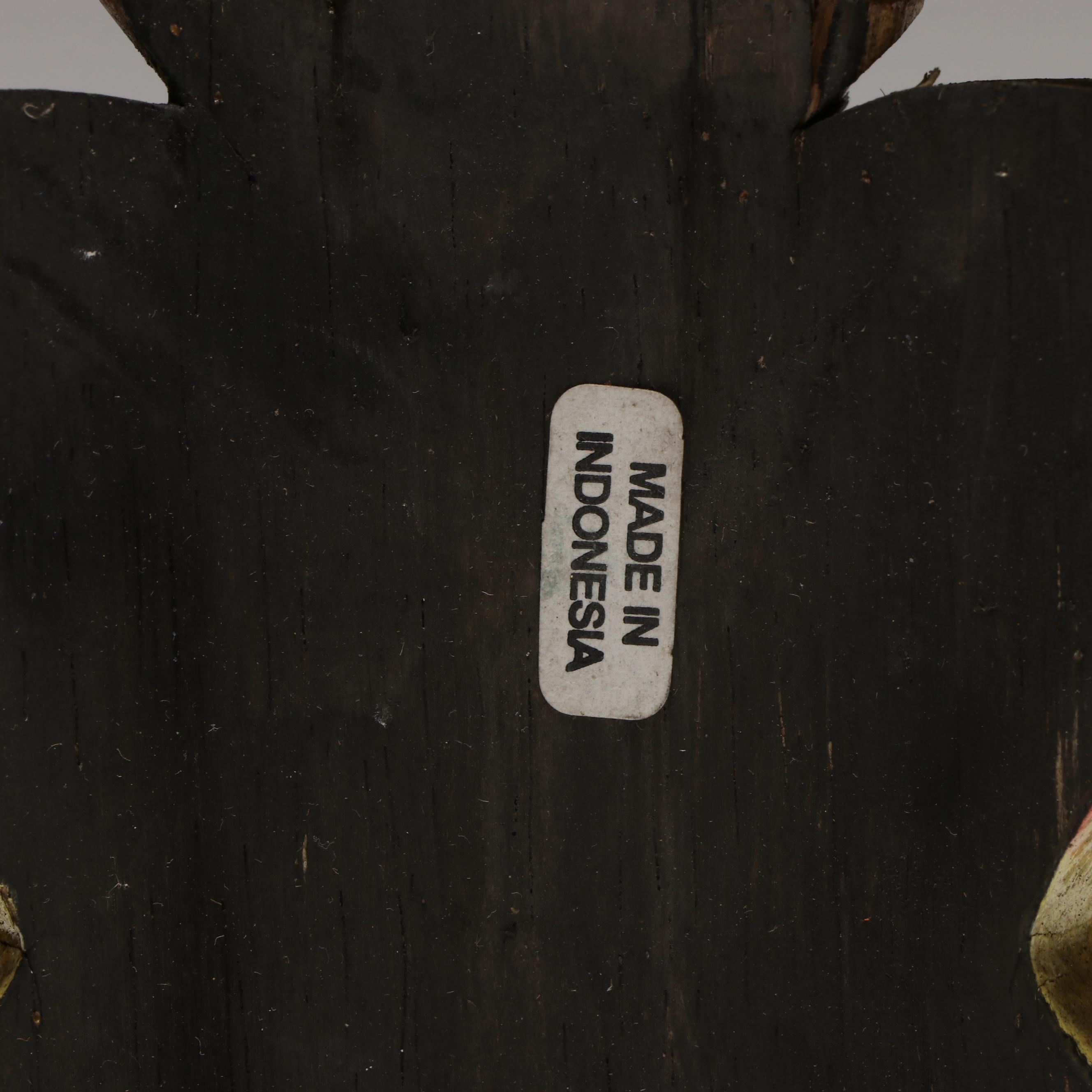 Alaskan "The Legend of Sun and Raven" Carved Wood Totem with Other Décor