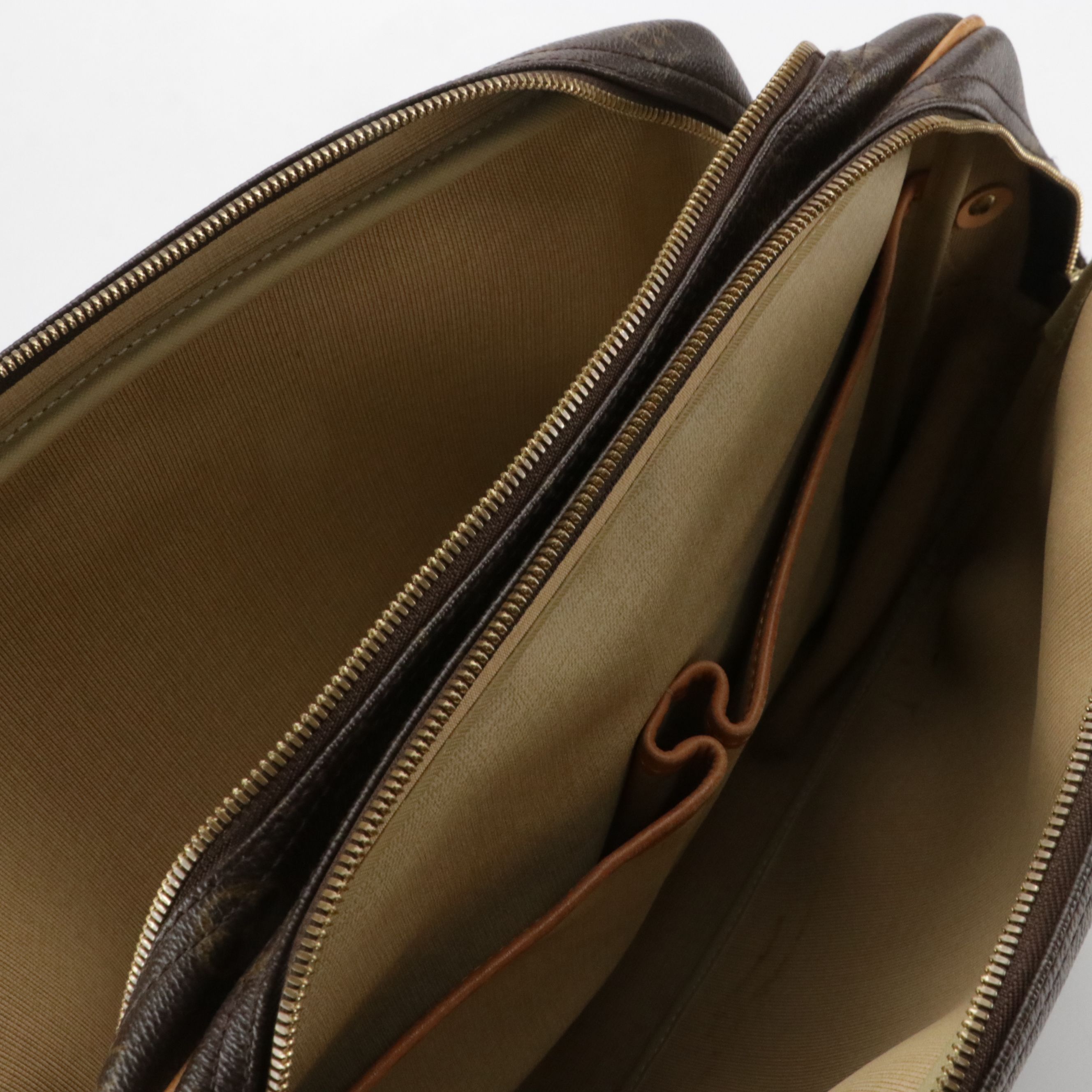 Louis Vuitton Reporter GM Crossbody Bag in Monogram Canvas and Vachetta Leather