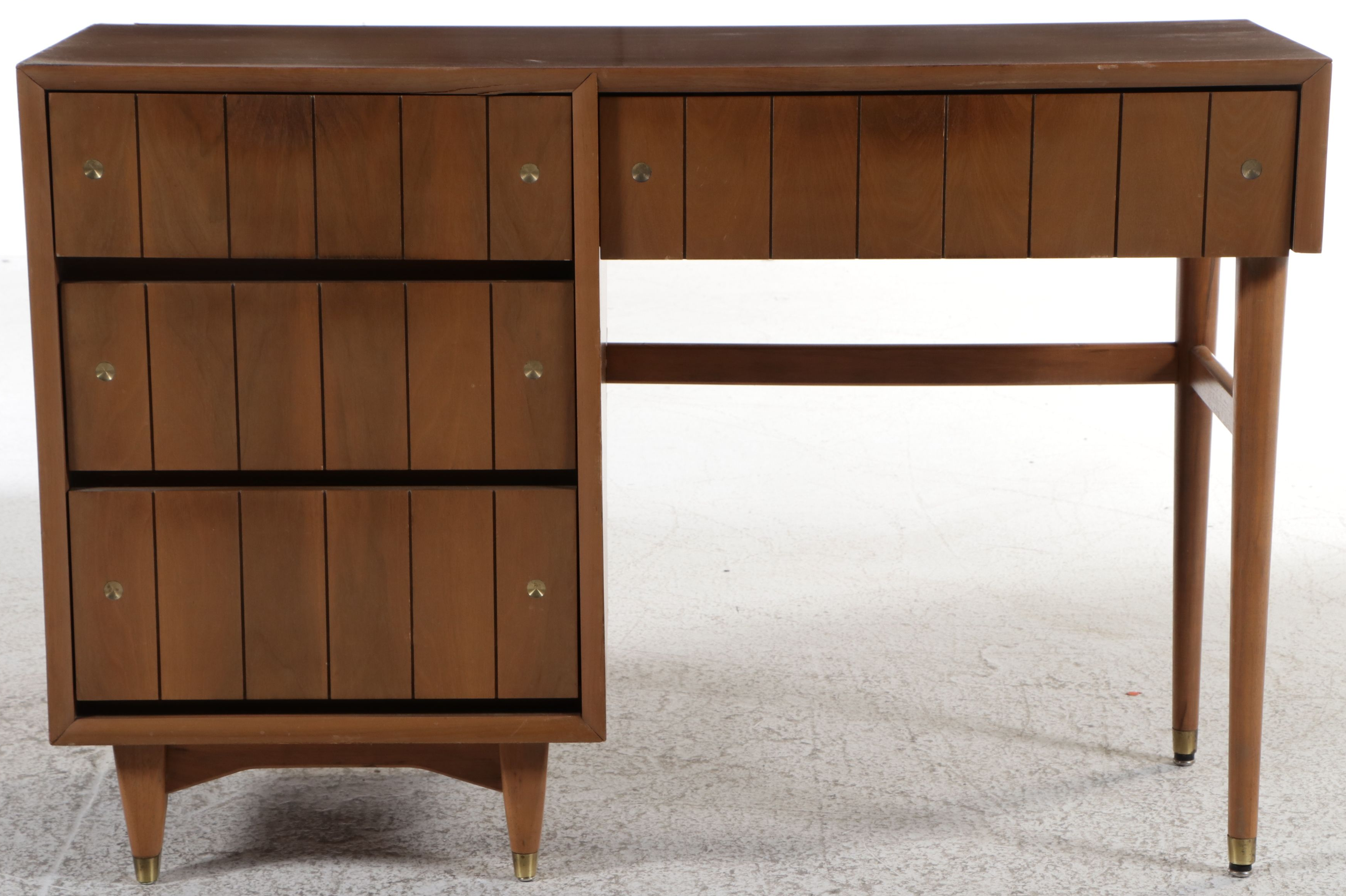 Kroehler Mid Century Modern Walnut Desk, Mid-20th Century