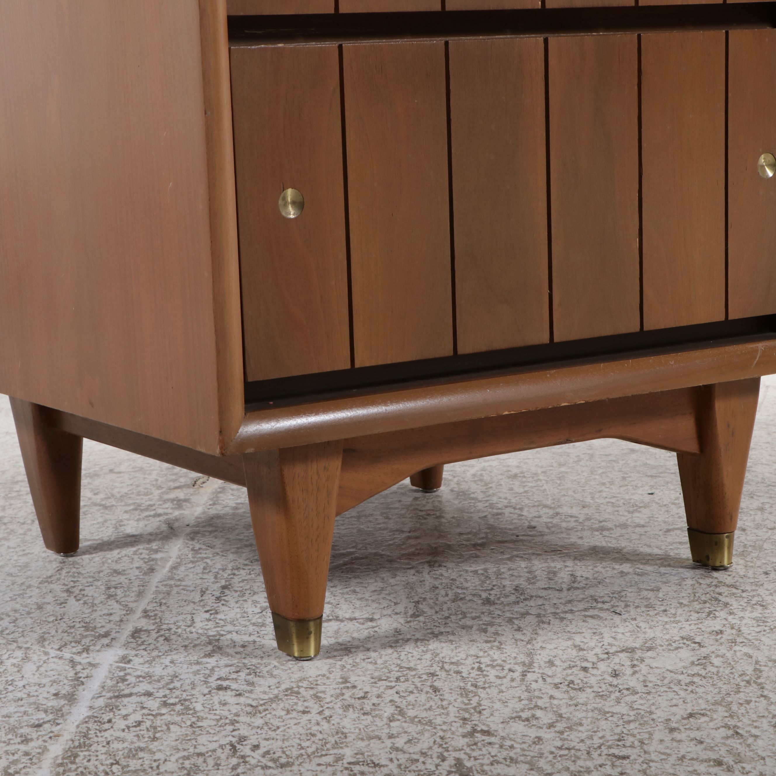 Kroehler Mid Century Modern Walnut Desk, Mid-20th Century