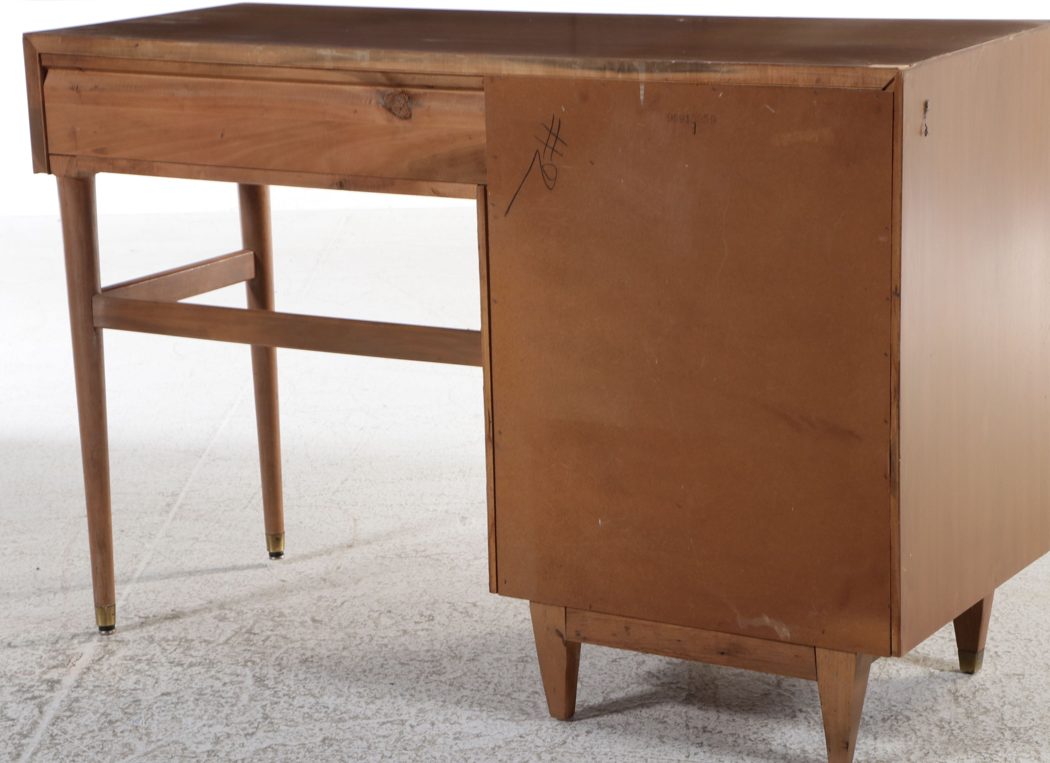 Kroehler Mid Century Modern Walnut Desk, Mid-20th Century